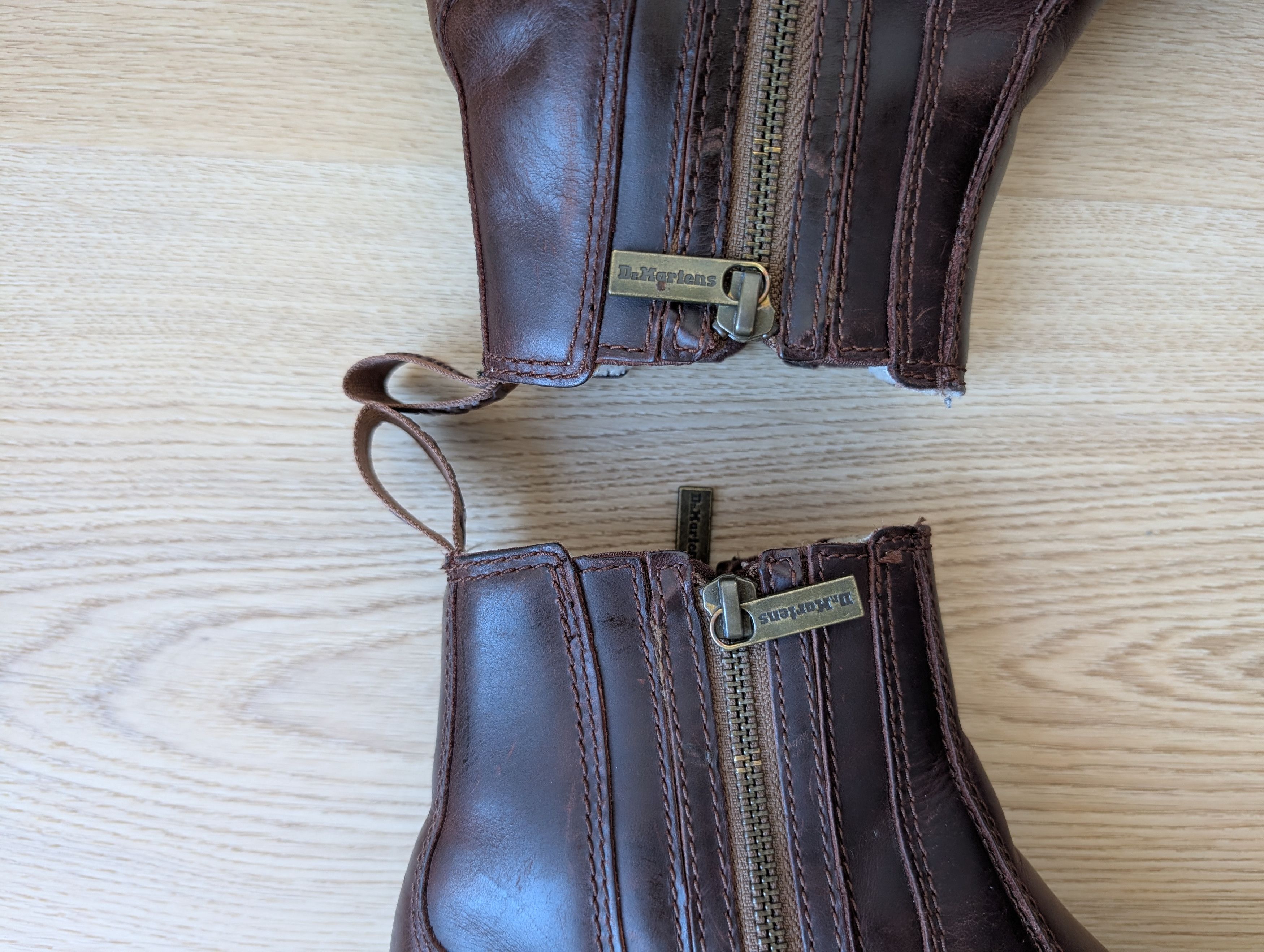 Dr. Martens Dr Martens 2976 Alyson Womens Wintergrip Chelsea Boot Size US 9 / IT 39 - 4 Thumbnail