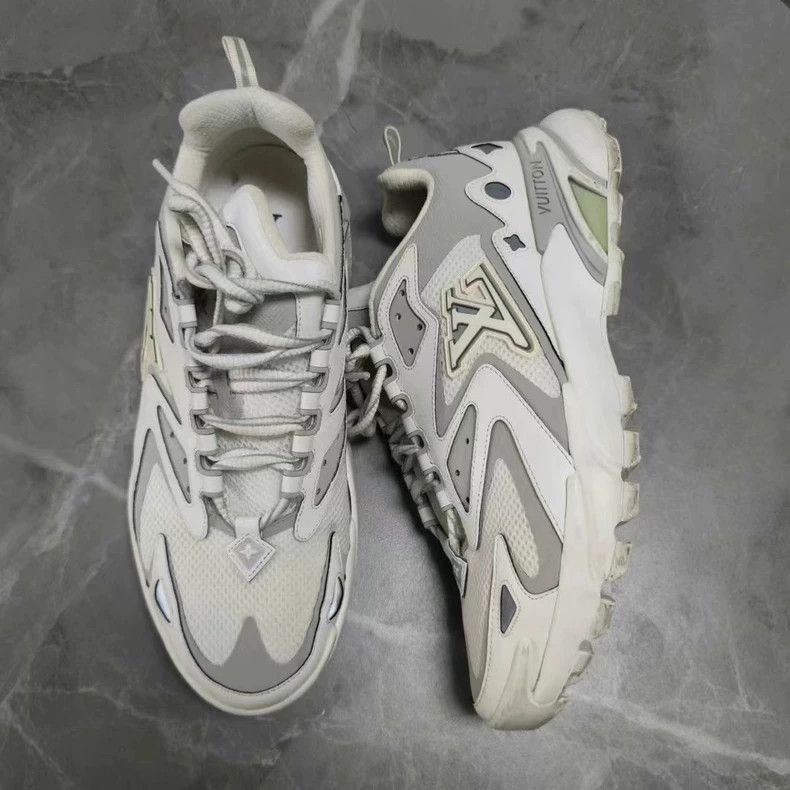 Louis Vuitton LV Runner Tatic Sneakers Size 42.5-2506 Size US 9.5 / EU 42-43 - 2 Thumbnail