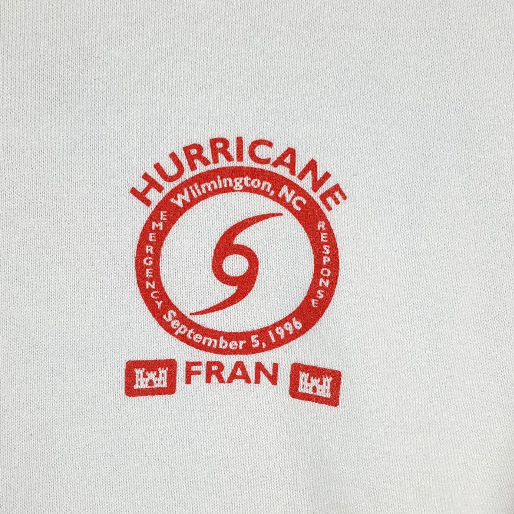 Hanes VINTAGE Hurricane Fran Emergency Team 90s Small Pullover Crewneck Sweatshirt Mens Sweatshirt Size US S / EU 44-46 / 1 - 4 Thumbnail