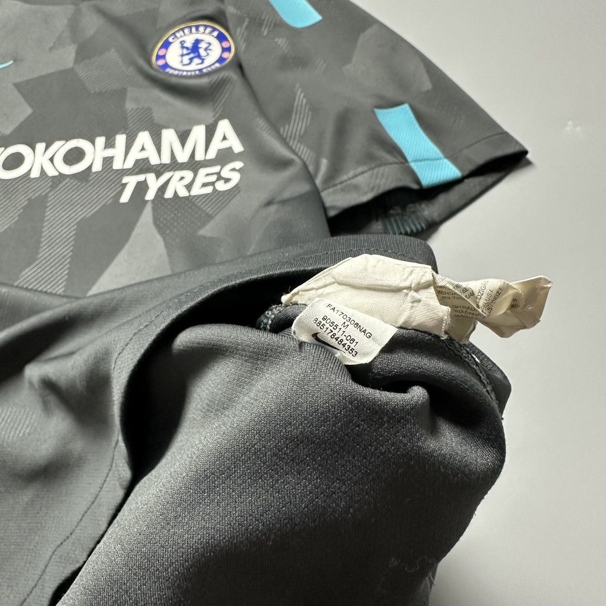 Vintage CHELSEA NIKE 2017/2018 FOOTBALL THIRD JERSEY #10 EDEN HAZARD Size US M / EU 48-50 / 2 - 13 Thumbnail