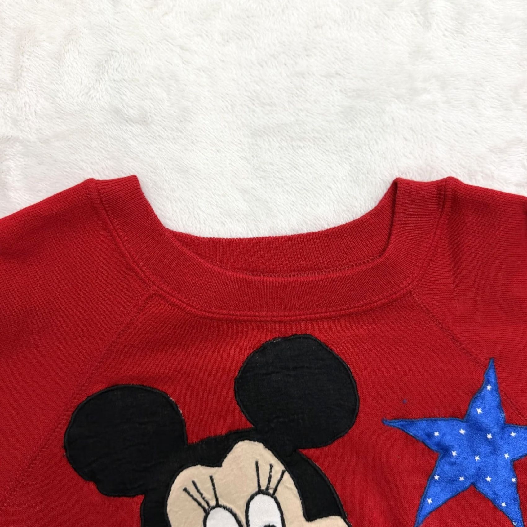 Vintage VINTAGE Mickey Minnie Sweater Womens S Red Raglan Star Geometric Fleece Crew Neck Fire Disney USA Reeves Size S / US 4 / IT 40 - 3 Thumbnail