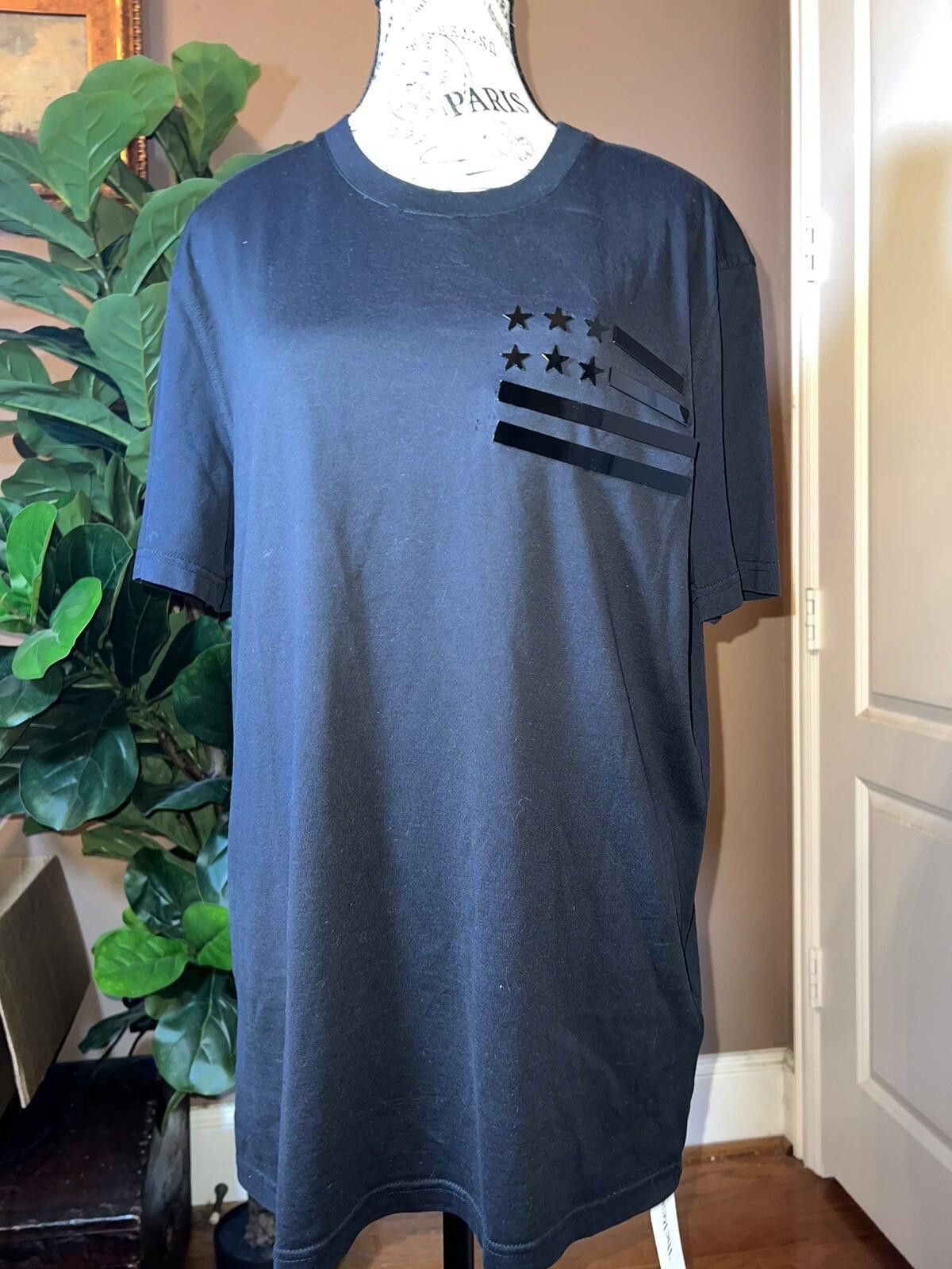 Givenchy Givenchy Sz L Large Black Tee Metal Flag Embellishment Size US L / EU 52-54 / 3 - 8 Thumbnail