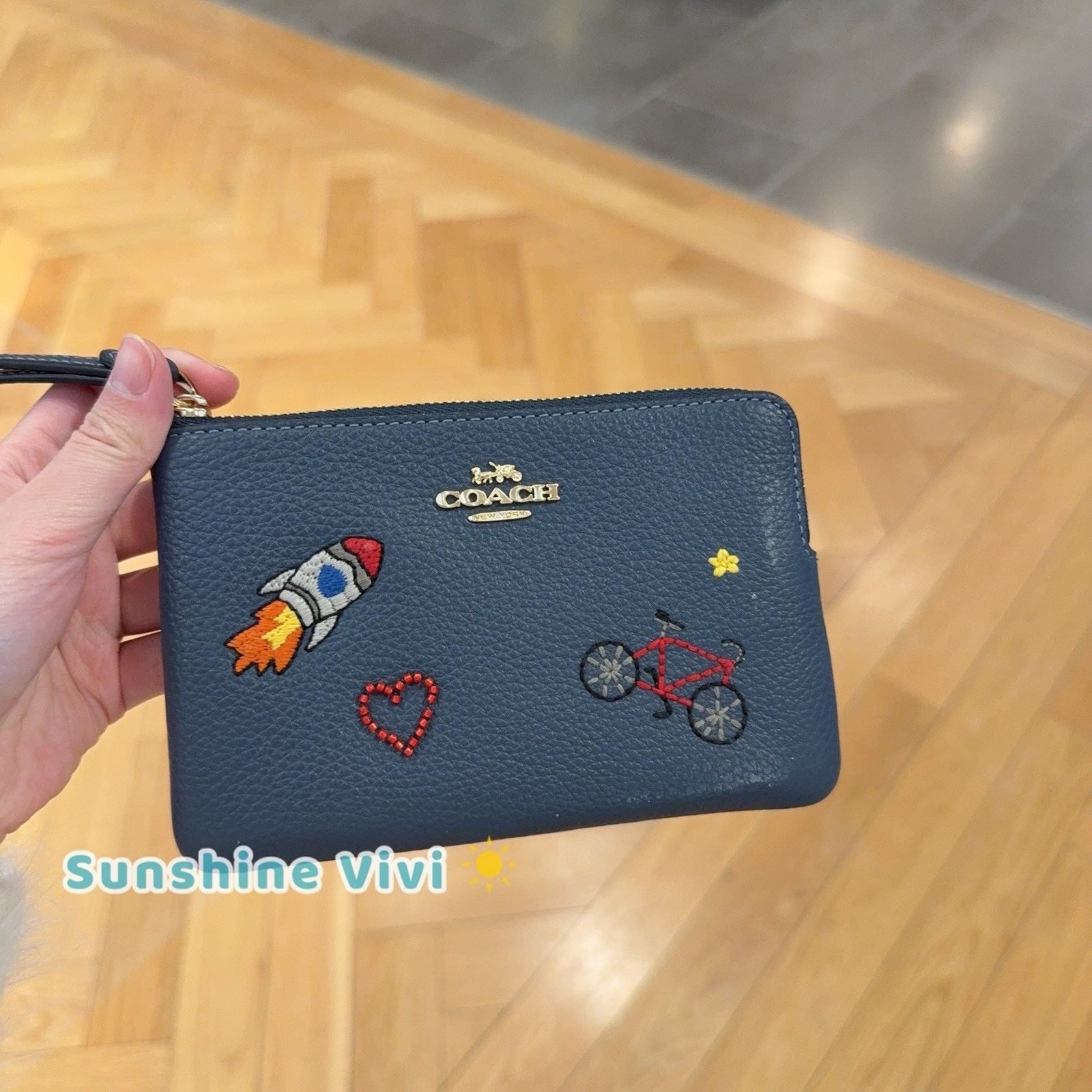 Coach NWT Coach Corner Zip Wristlet CDF32 leather/Gold/Dark Denim Size ONE SIZE - 2 Thumbnail