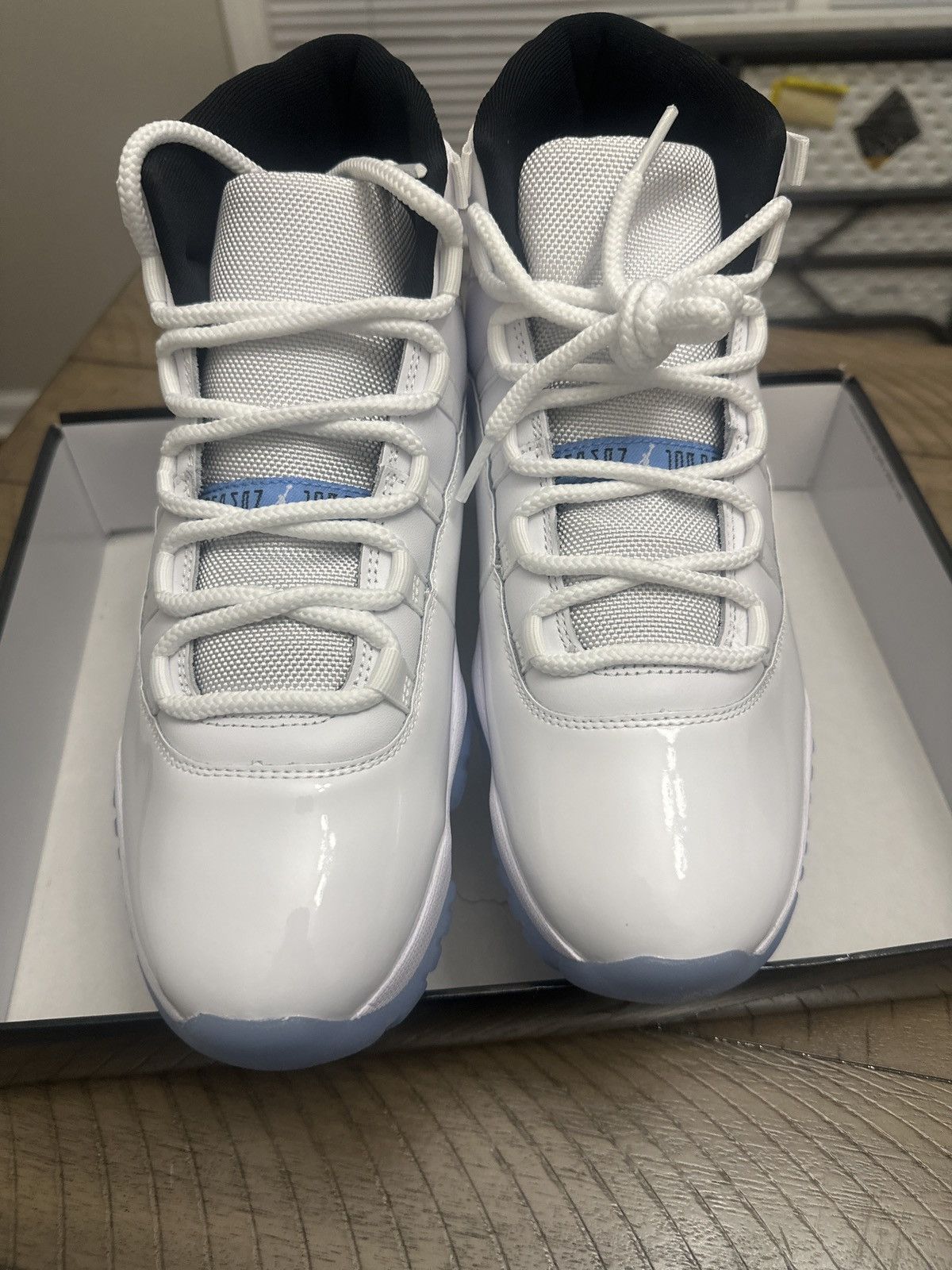 Jordan Brand × Nike Air Jordan Retro 11 Size US 10 / EU 43 - 2 Thumbnail