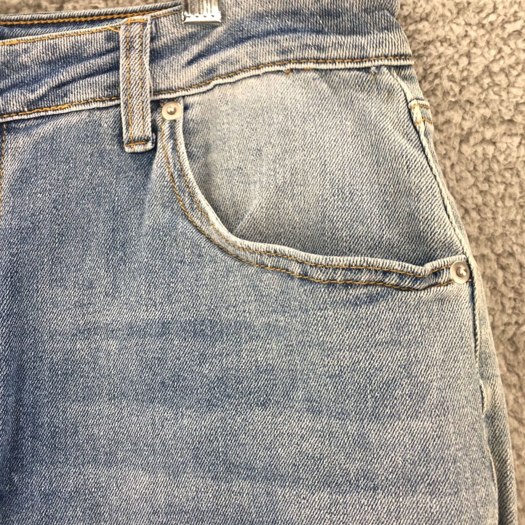Vintage Abound Mom Jeans Womens 32 Blue Light Wash Denim Button Fly Ripped Knee Hi Rise Jeans Size 24" / US 00 / IT 34 - 4 Thumbnail