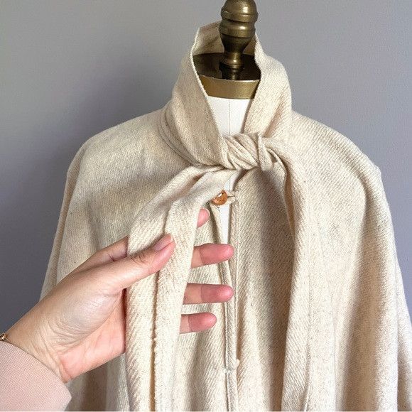 Vintage Ivory Wool Fringed Cape w/ Scarf Coat - O/S, Reversible Size ONE SIZE - 4 Thumbnail