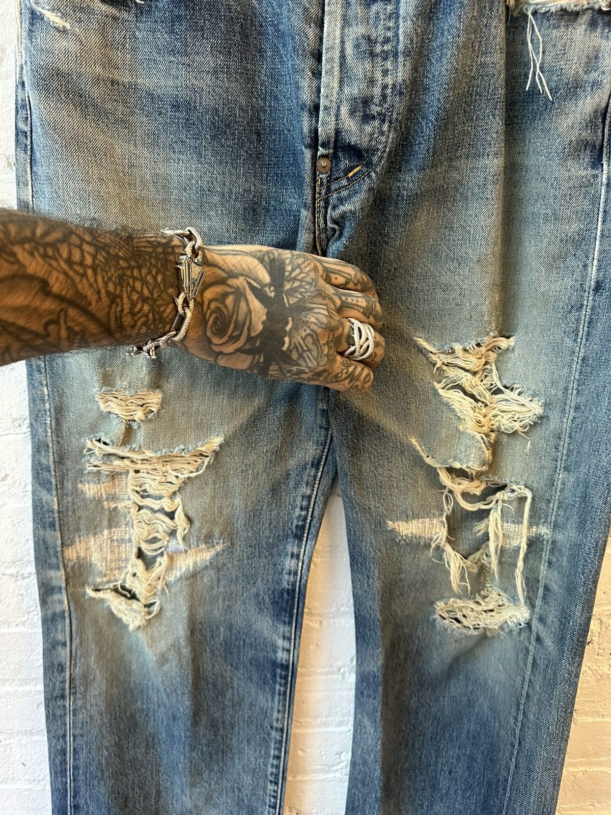 Levi's Vintage Clothing Vintage 60s Levi thrashed blue jeans buckle back Size US 33 - 2 Thumbnail