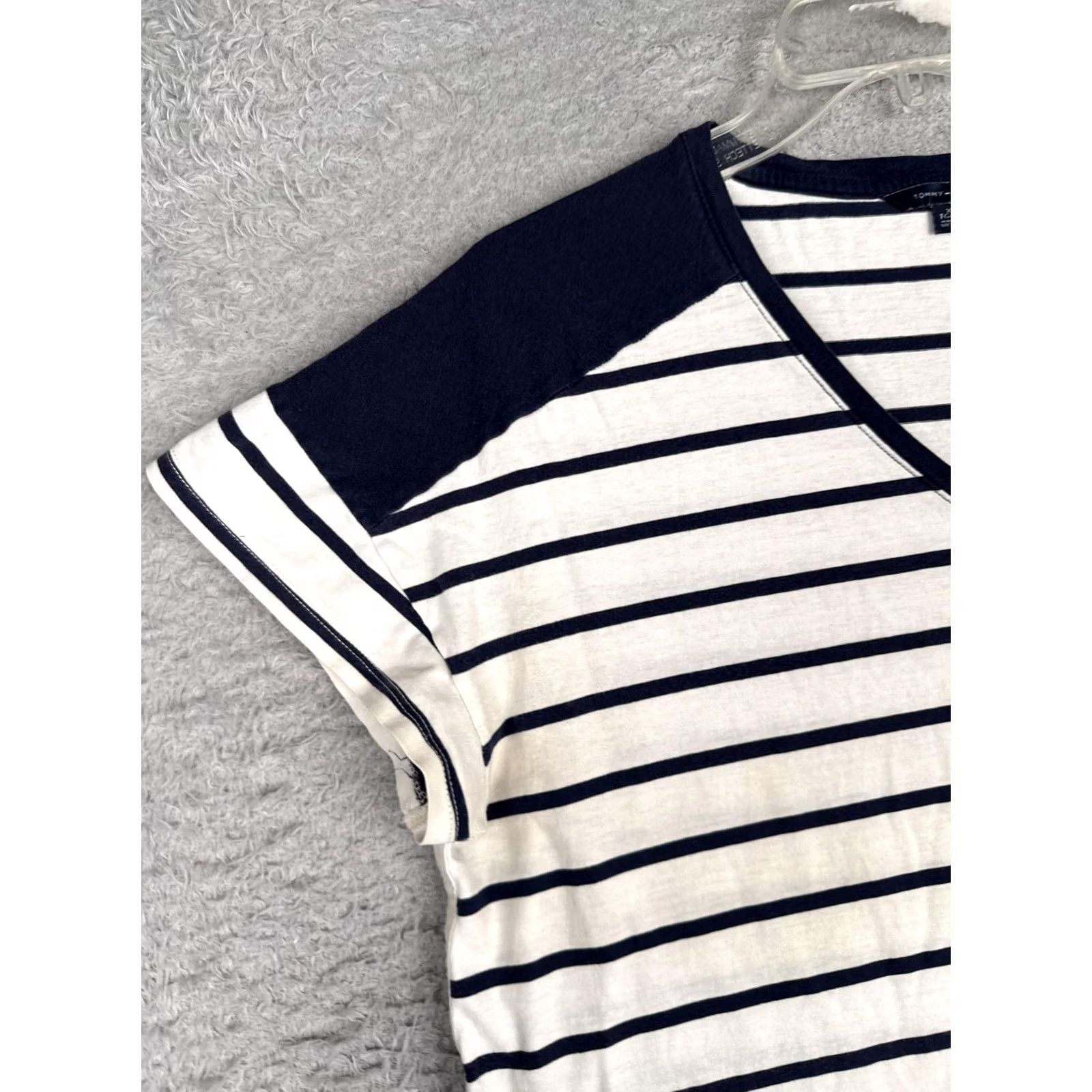 Tommy Hilfiger Tommy Hilfiger Shirt Womens 1X White Navy Striped V-Neck Short Sleeve Tee Casual Size XL / US 12-14 / IT 48-50 - 3 Thumbnail