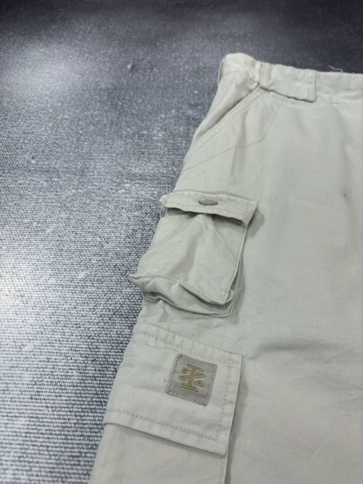 Izod Vintage Izod 2000s Wide Leg Skate Hype Baggy Cargo Shorts Size US 38 / EU 54 - 6 Thumbnail