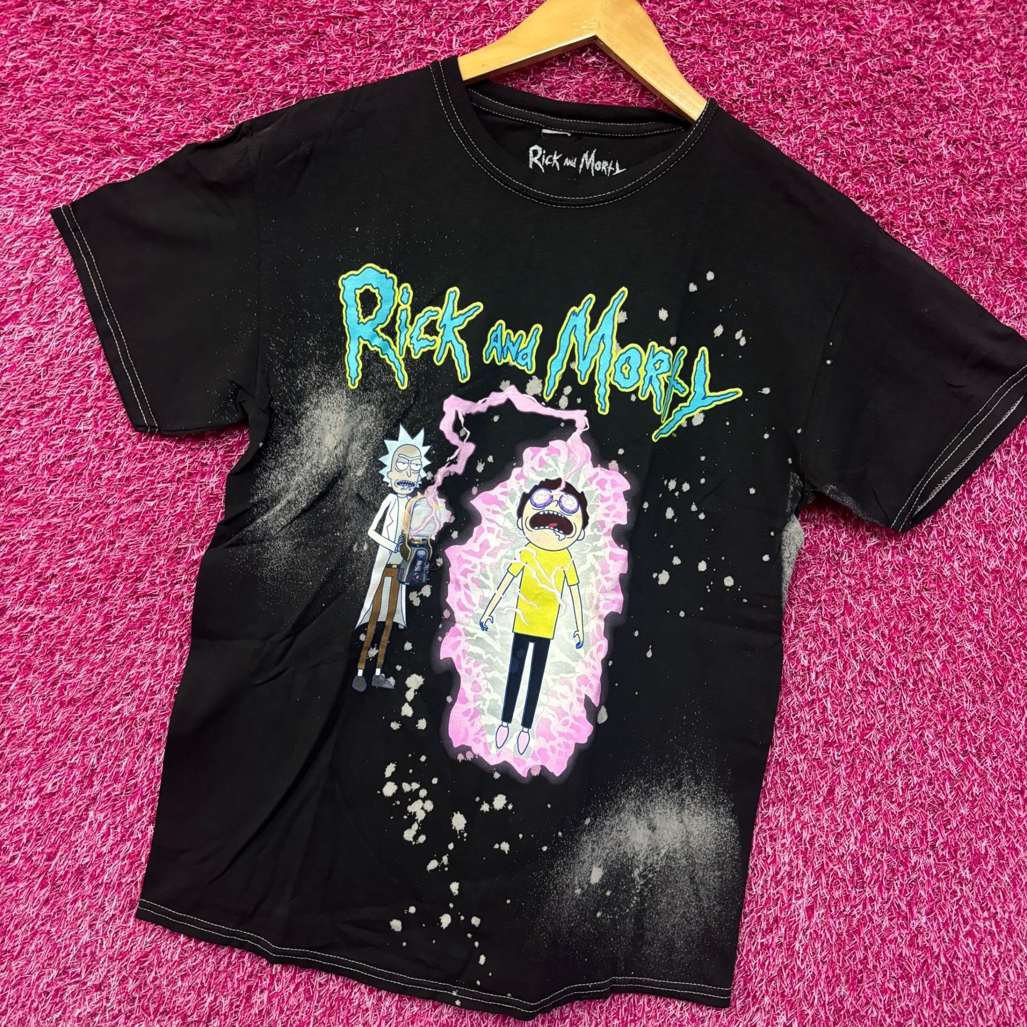 Cartoon Network Rick and Morty Zapping Morty bleach dye T-shirt size medium Size US M / EU 48-50 / 2 - 3 Thumbnail