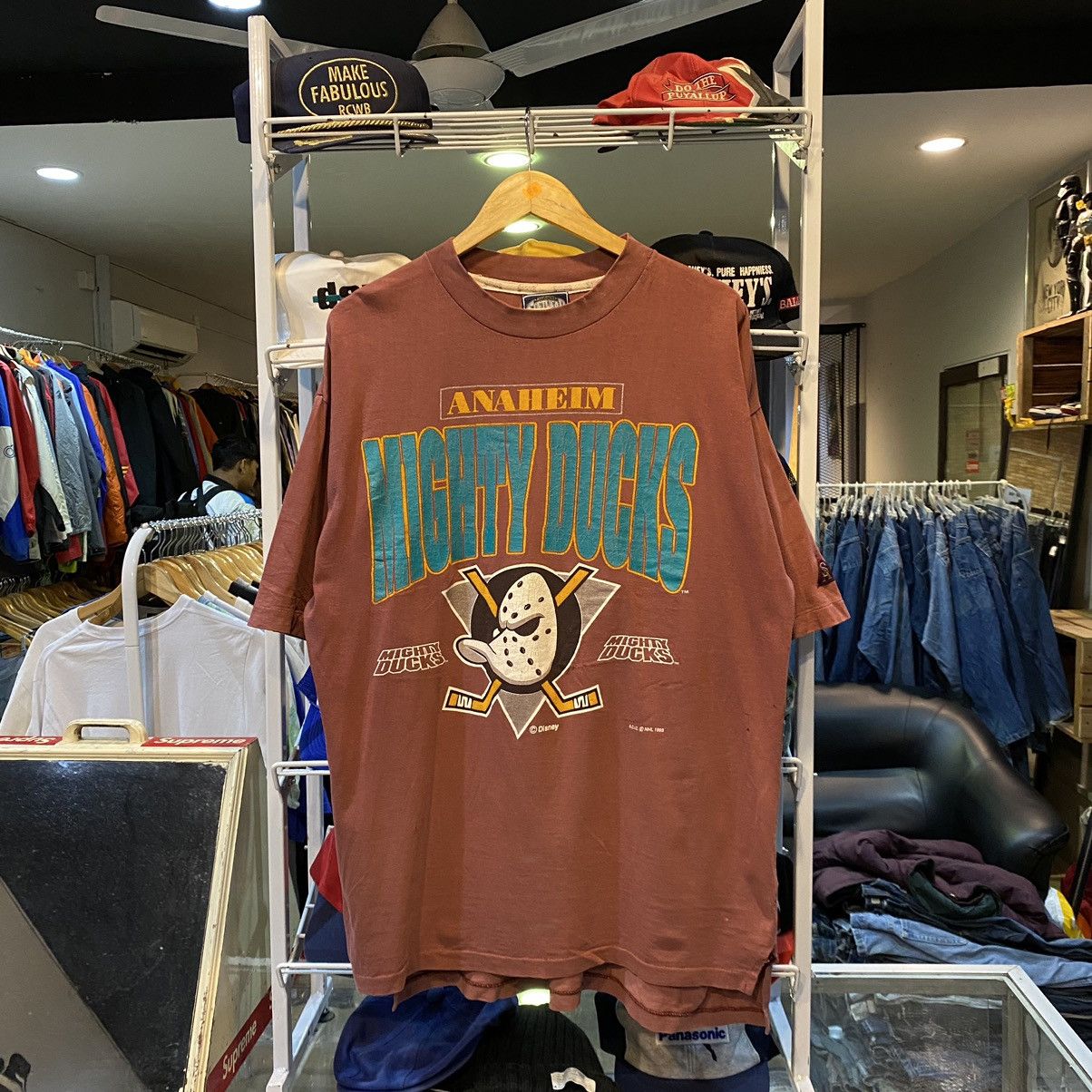 Vintage Vintage 1993 mighty ducks of Anaheim promo tee xl Distress Size US XL / EU 56 / 4 - 1 Thumbnail