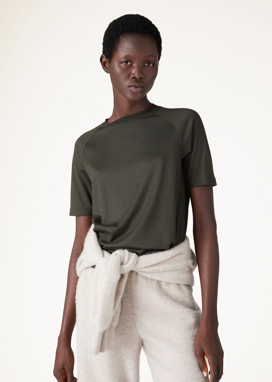Loro Piana o1srvl11e0125 FAN6590 Tadami T-Shirt in Dark Green Size XS / US 0-2 / IT 36-38 - 5 Thumbnail