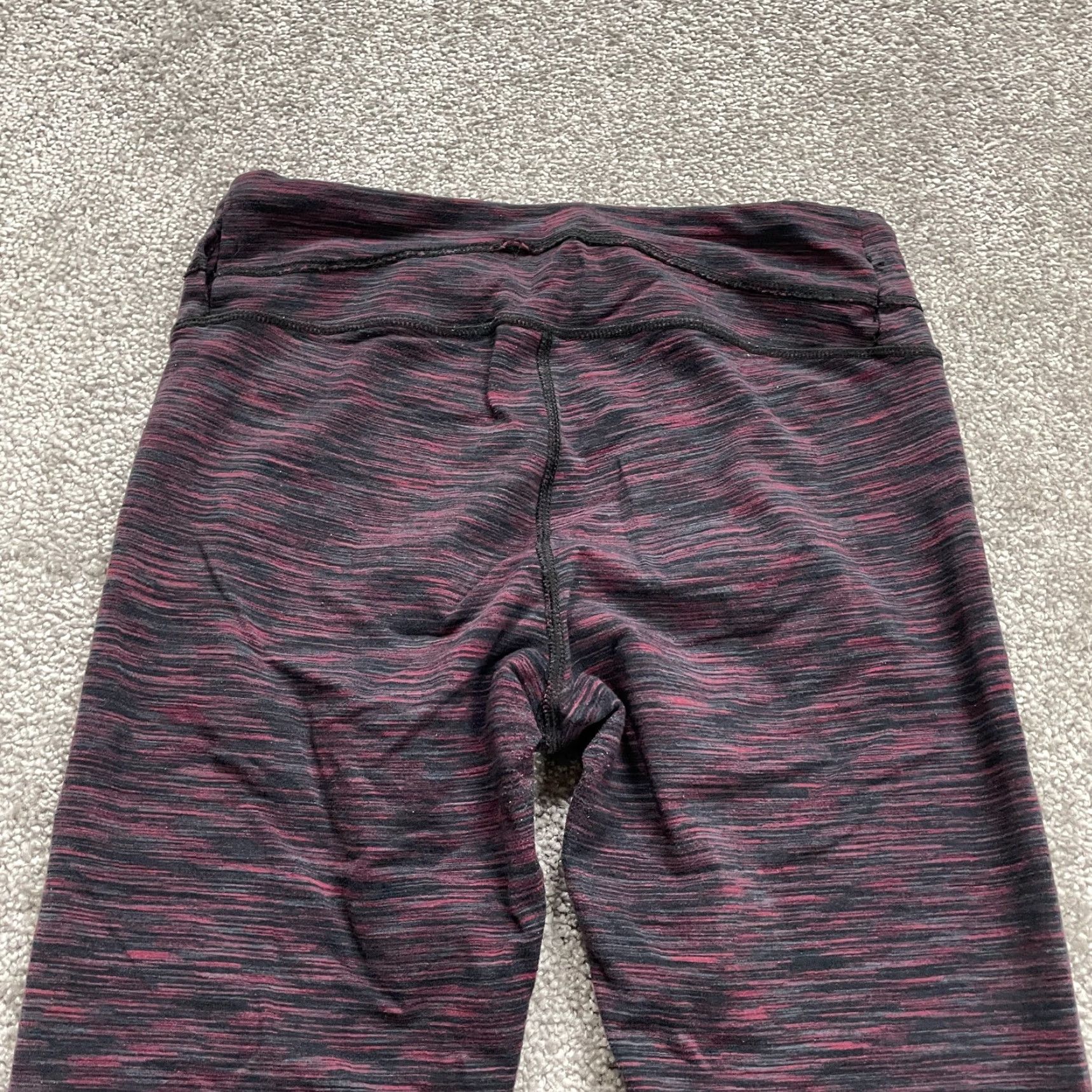 Vintage VINTAGE Unbranded Cropped Leggings Womens S Black Red 26 in Inseam 19.5 Skinny Athletic Activewear Breathable Compression 26x19.5 Womens Leggings Size 28" / US 6 / IT 42 - 4 Thumbnail