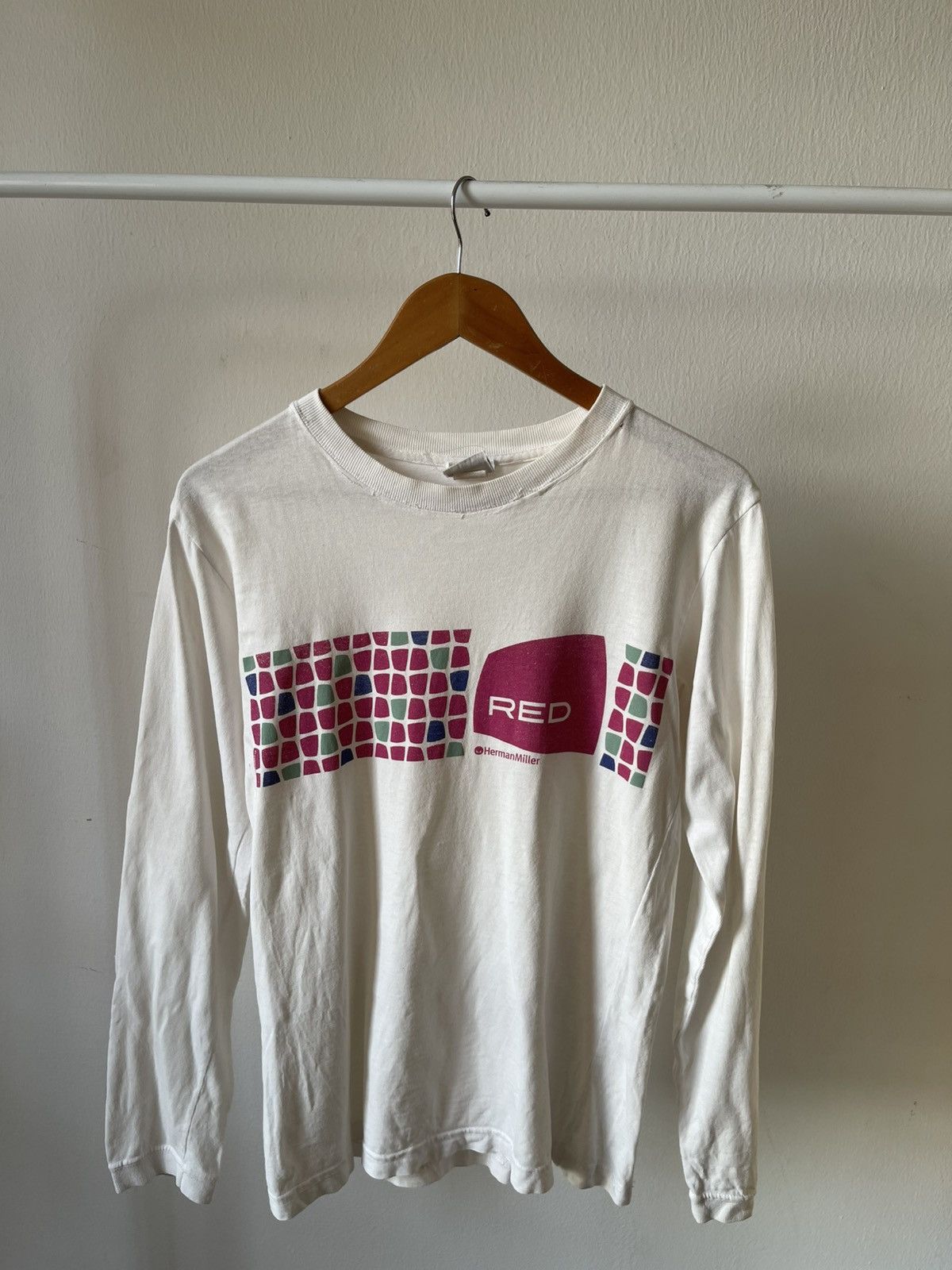 Vintage 2000s Herman Miller Long Sleeve Tee Size US S / EU 44-46 / 1 - 1 Thumbnail