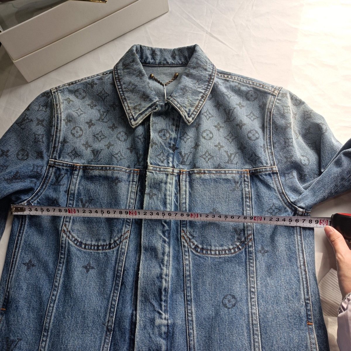 Louis Vuitton Louis Vuitton LV blue logo vintage lapel denim jacket Size US S / EU 44-46 / 1 - 5 Thumbnail