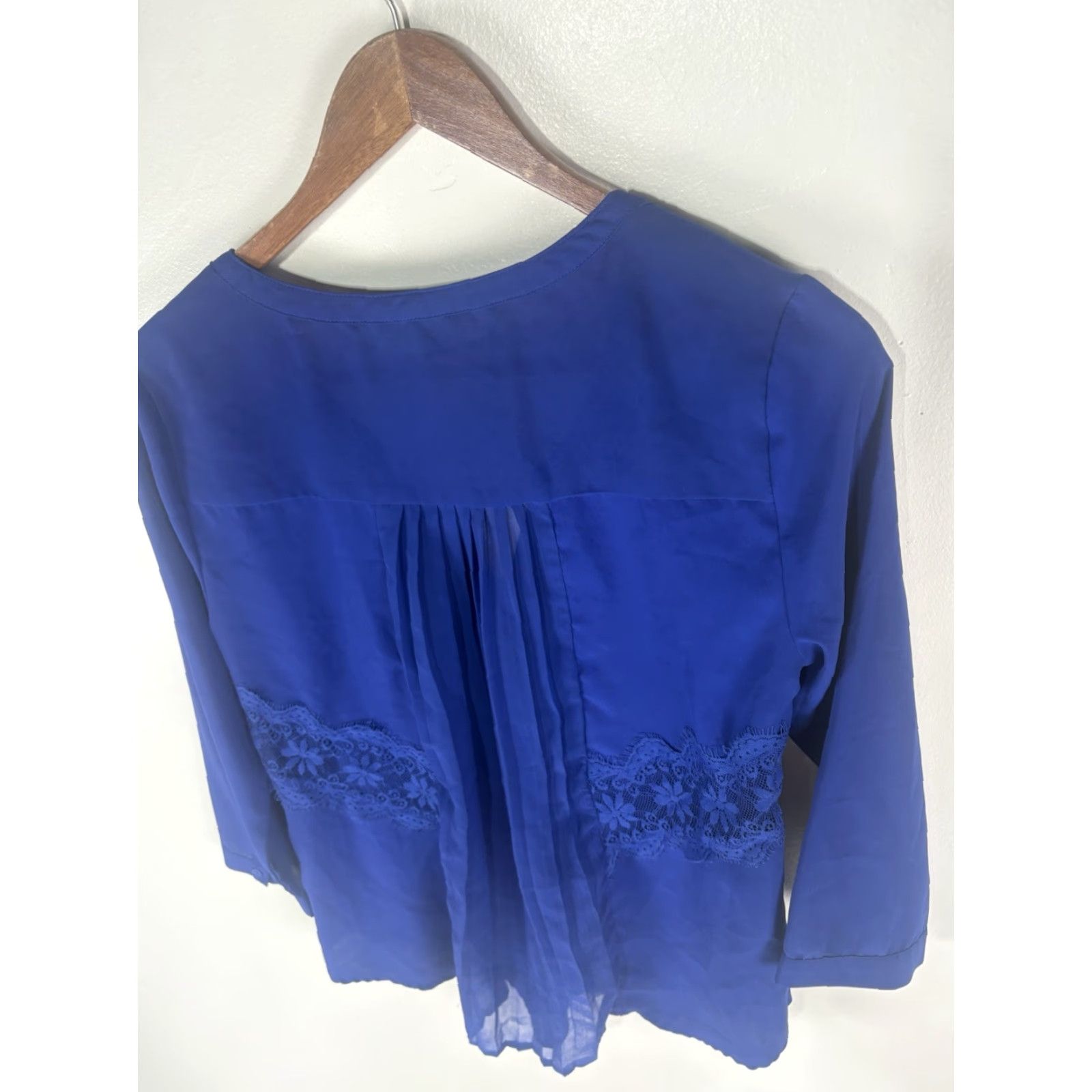 American Eagle Outfitters American Eagle Blue Sheer Lace 3/4 Sleeve Blouse Womens Size S India Size S / US 4 / IT 40 - 5 Thumbnail