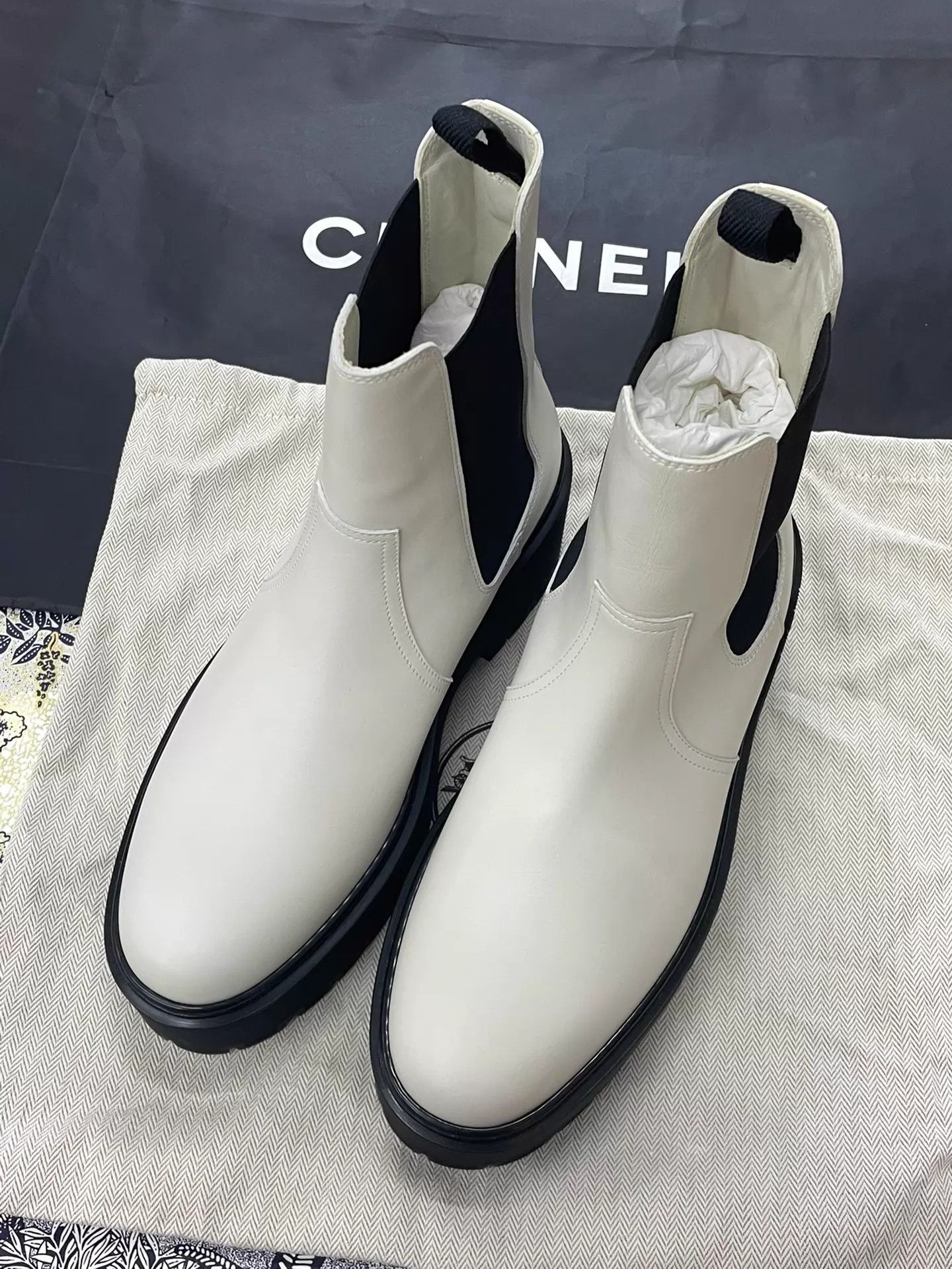 Hermes Hermes Black & White Color Blocked Chelsea Boots EU 38 Size US 7.5 / IT 37.5 - 2 Thumbnail