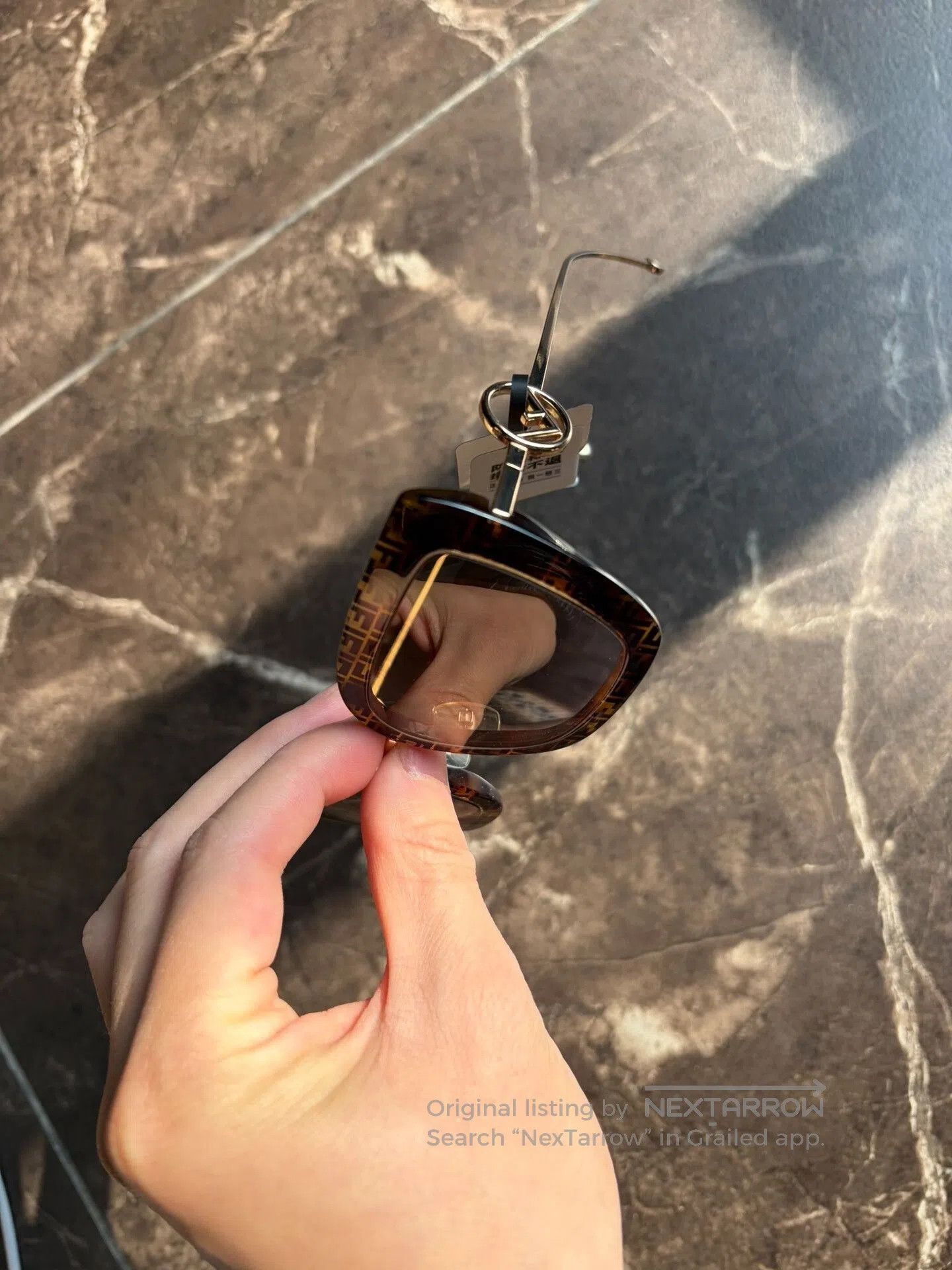 Fendi Fendi Classic FF Logo Sunglasses. Size ONE SIZE - 1 Thumbnail