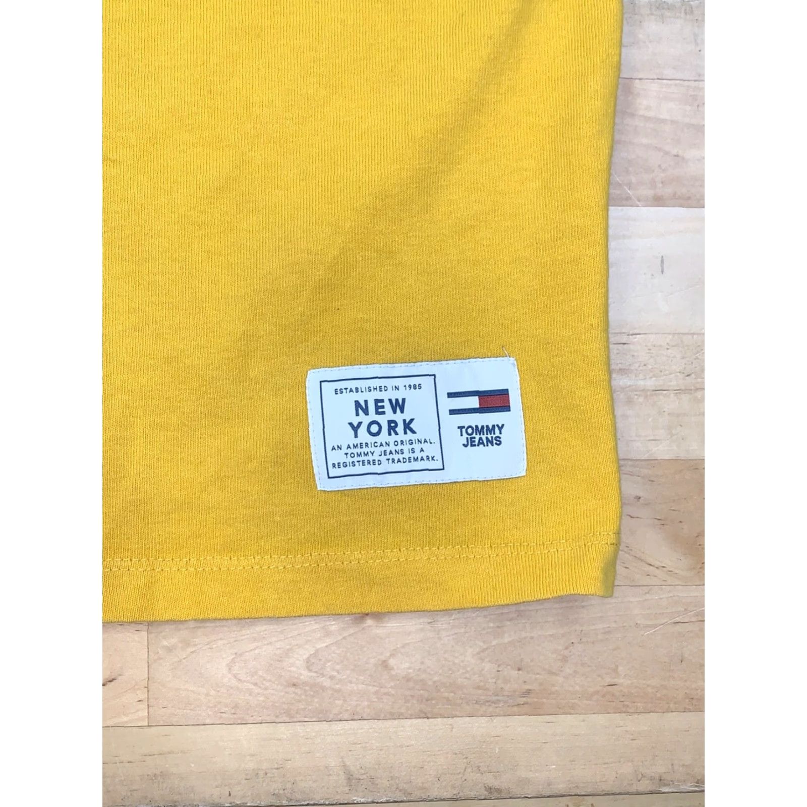 Tommy Hilfiger VINTAGE Tommy Jeans Shirt Unisex L Yellow Casual Y2K Logo Pullover 12265 Size US L / EU 52-54 / 3 - 4 Thumbnail