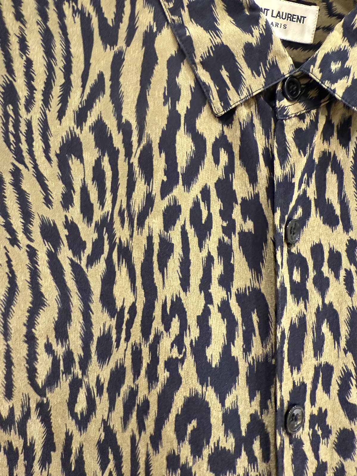 Saint Laurent Paris Leopard print silk shirt size 39 Size US M / EU 48-50 / 2 - 7 Thumbnail