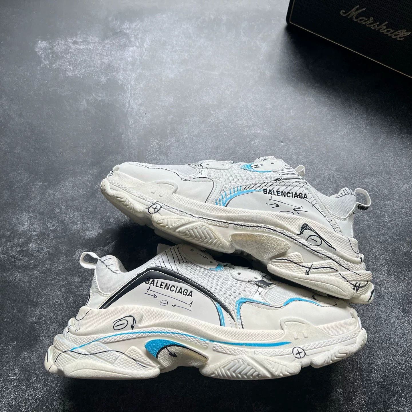 Balenciaga Balenciaga Graphic Lowtop Sneakers S Men Size US 10 / EU 43 - 1 Thumbnail
