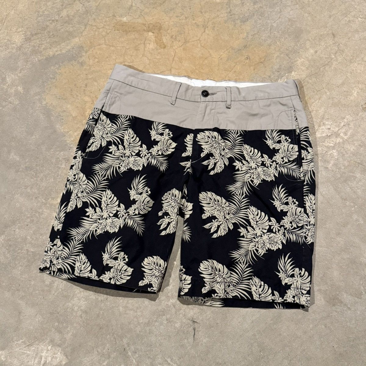 Moncler Moncler Floral Print Khaki Chino Bermuda Shorts Size US 34 / EU 50 - 2 Thumbnail