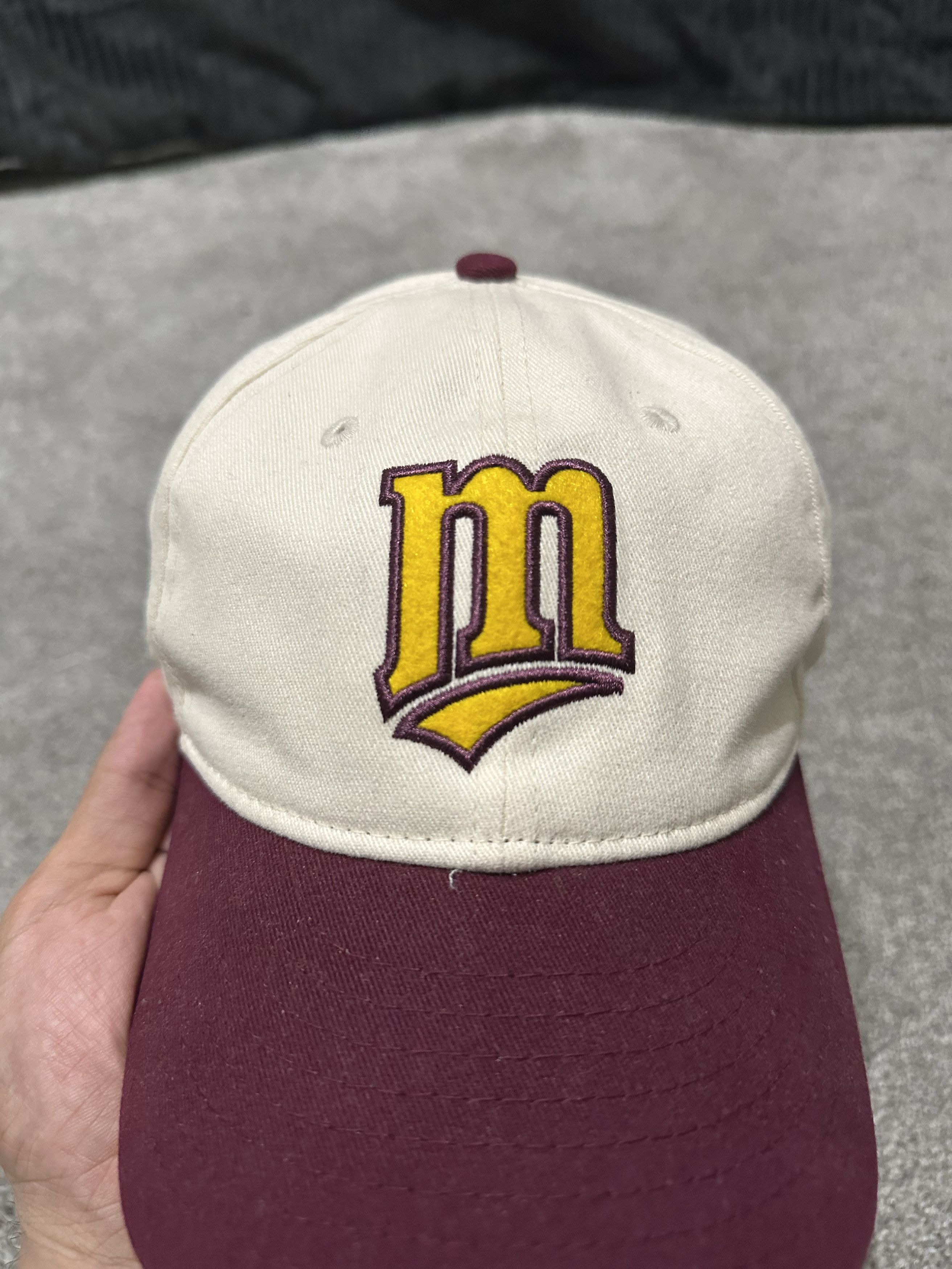 New Era Minnesota Twins “M” Cream/Maroon Relaxed Fitted – Size 7 1/4 Size ONE SIZE - 2 Thumbnail