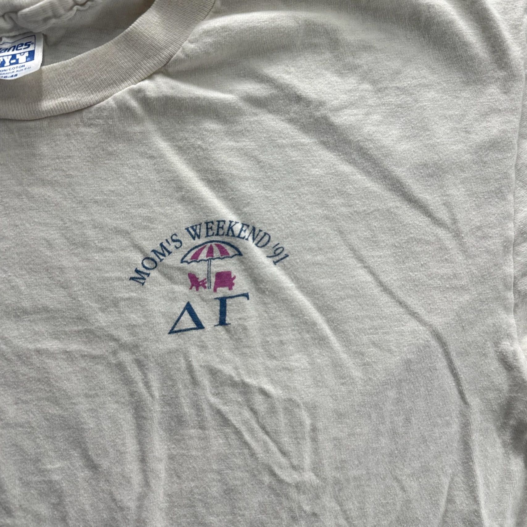 Hanes VINTAGE Delta Gamma Shirt Mens XL Mom's Weekend 1991 Greek Fraternity 90s T-Shirt White Mens XL Size US XL / EU 56 / 4 - 5 Thumbnail