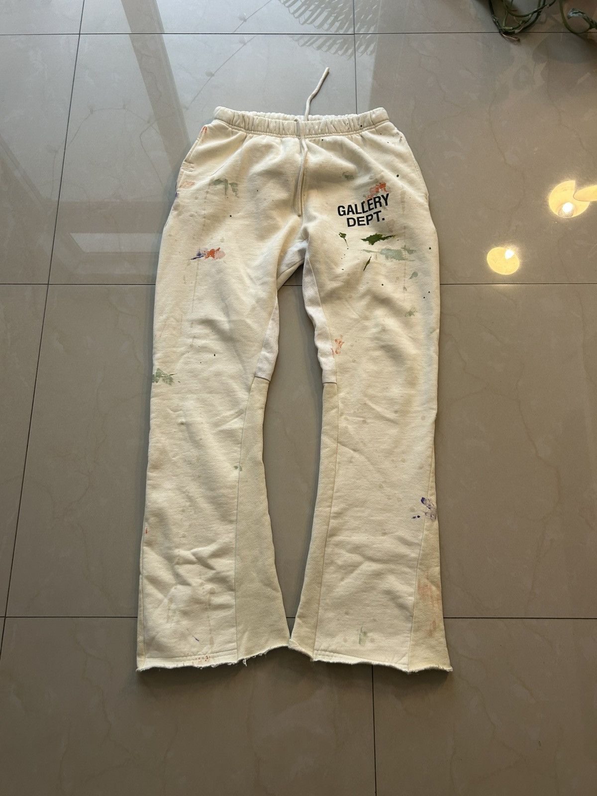 Gallery Dept. Gallery Dept Cream Flare Sweatpants Size US 30 / EU 46 - 1 Thumbnail