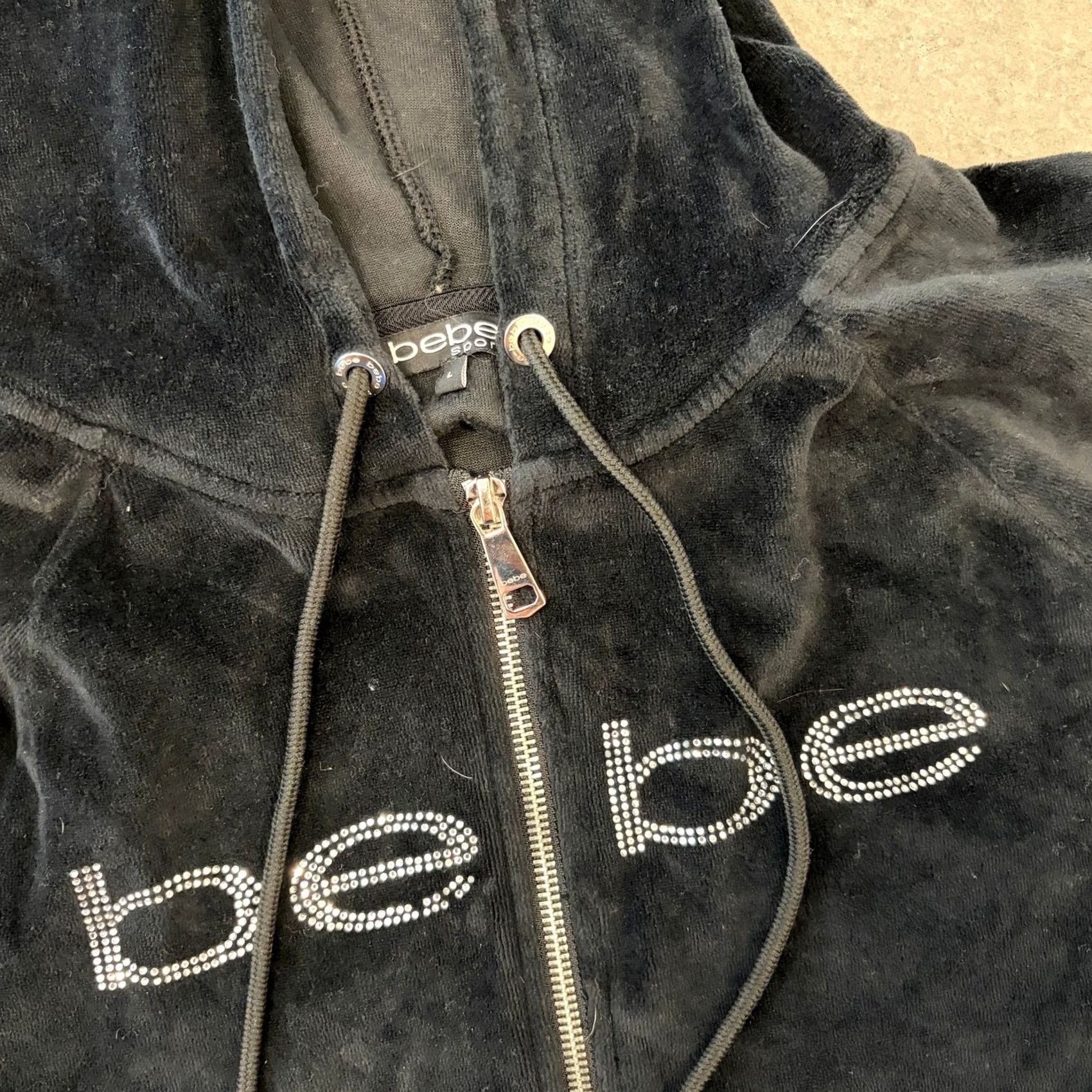 Bebe VINTAGE Y2K Bebe Mcbling Rhinestone Black Velour Full Zip Hoodie Sweatshirt L Womens Size L / US 10 / IT 46 - 3 Thumbnail