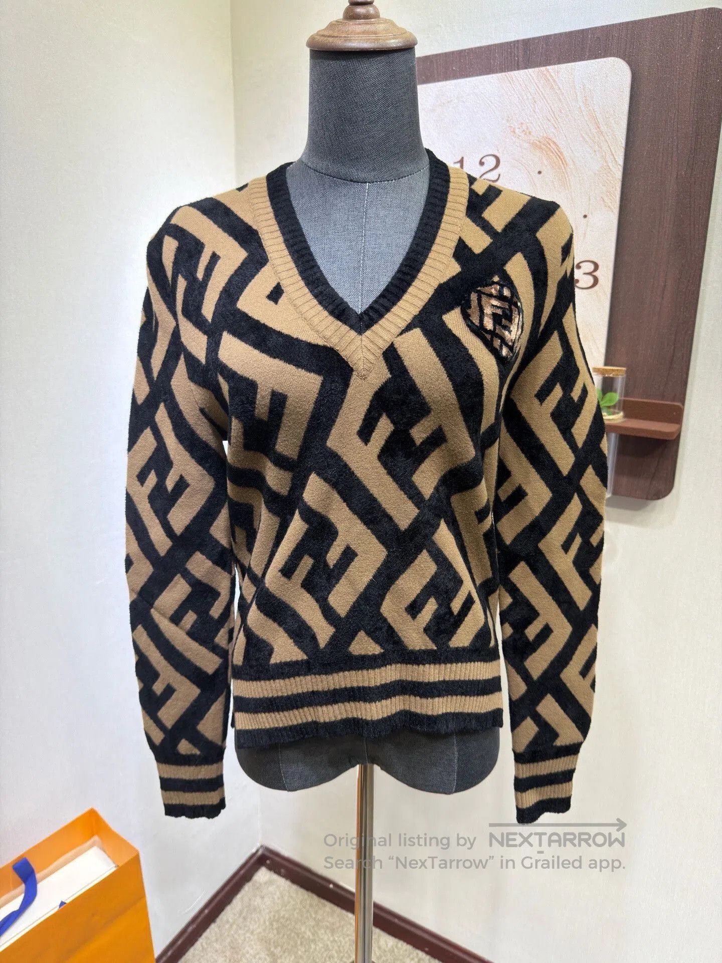 Fendi Fendi Monogram V-Neck Knit Sweater. Size S / US 4 / IT 40 - 1 Thumbnail