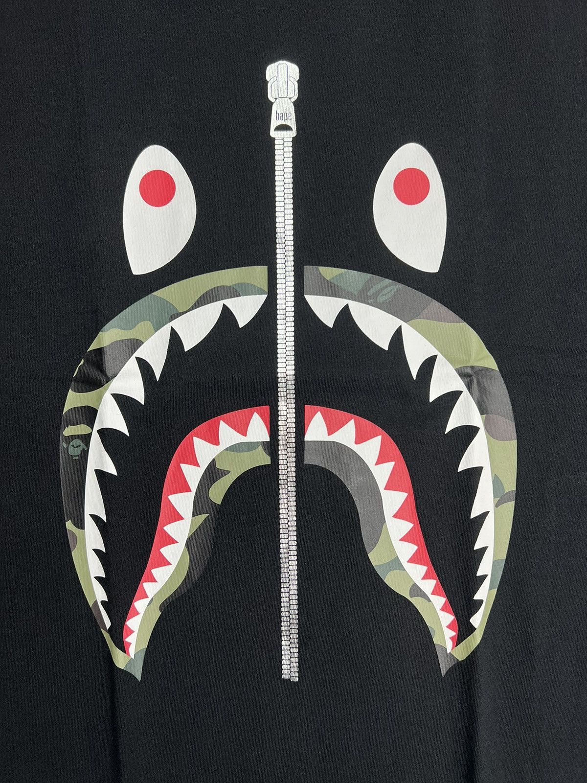 Bape Bape 1st Camo Shark T-Shirt Size US M / EU 48-50 / 2 - 2 Thumbnail