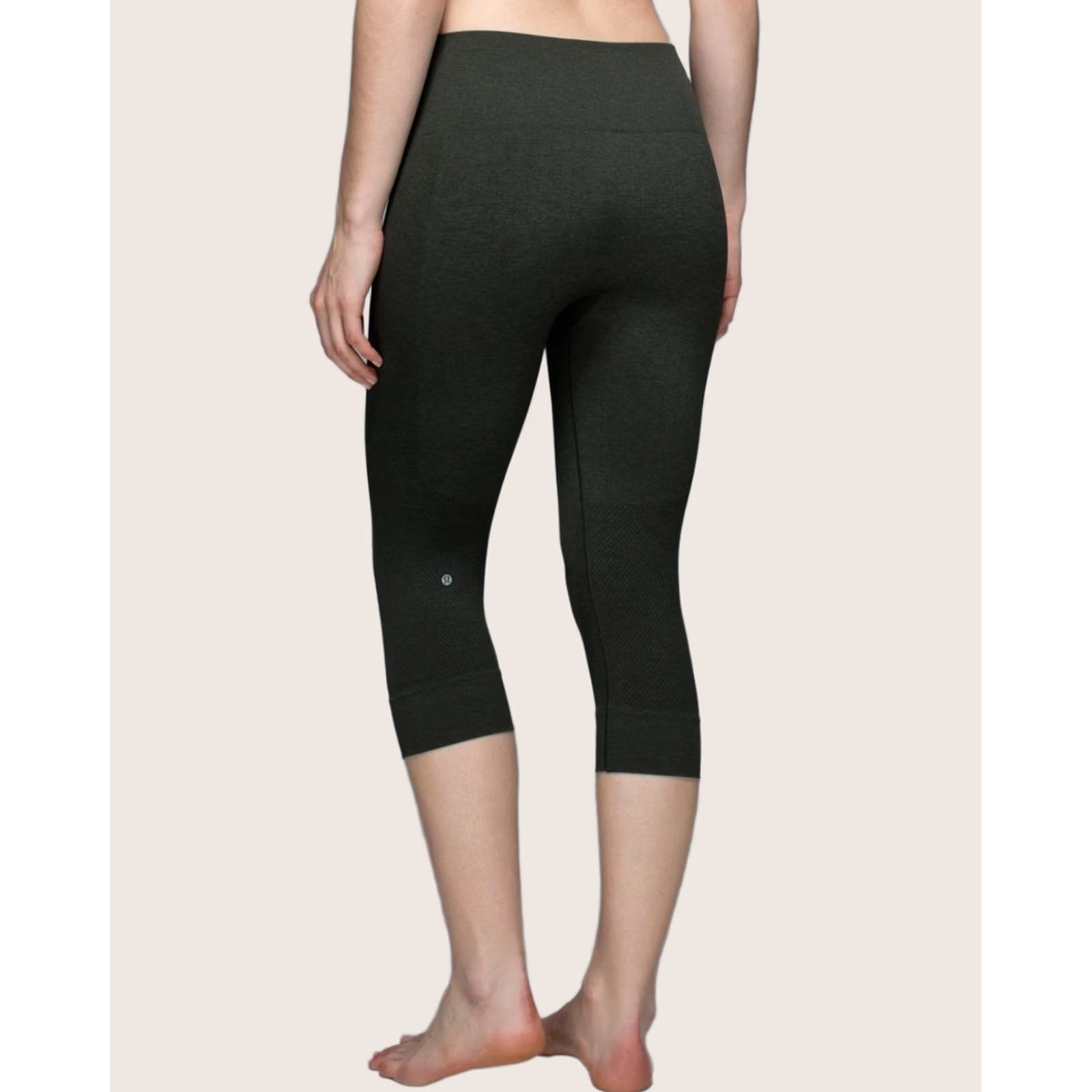 Lululemon Lululemon Seamlessly Street Crop Capri Legging Green Women's 2 Athletic Yoga Gym Size 26" / US 2 / IT 38 - 1 Thumbnail