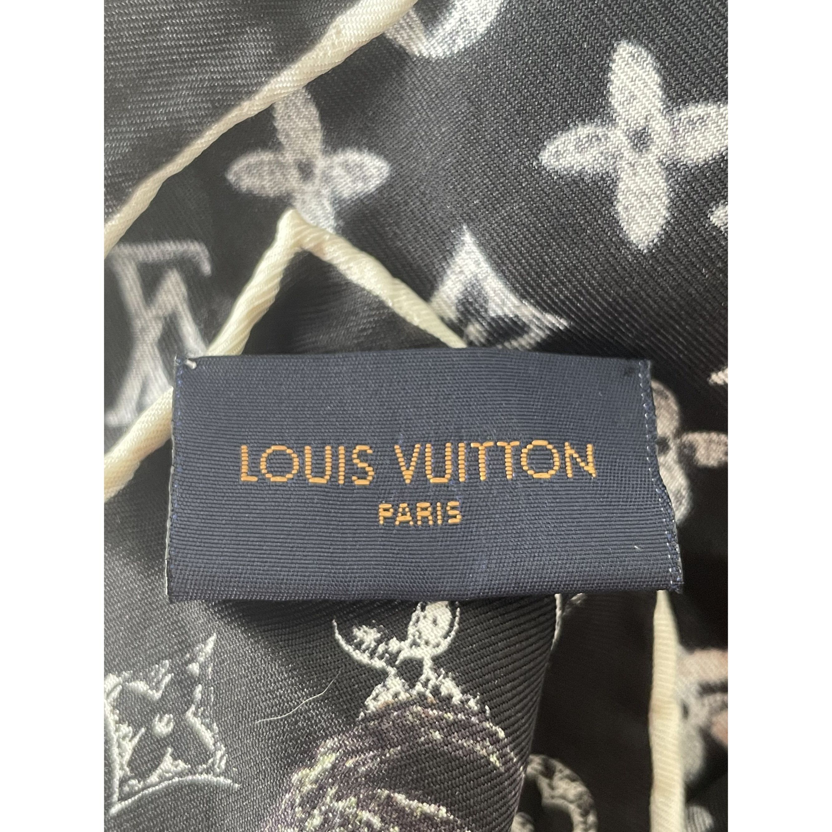 Louis Vuitton Louis Vuitton Paris Black Silk Scarf With Monogram & Animal Size ONE SIZE - 6 Thumbnail