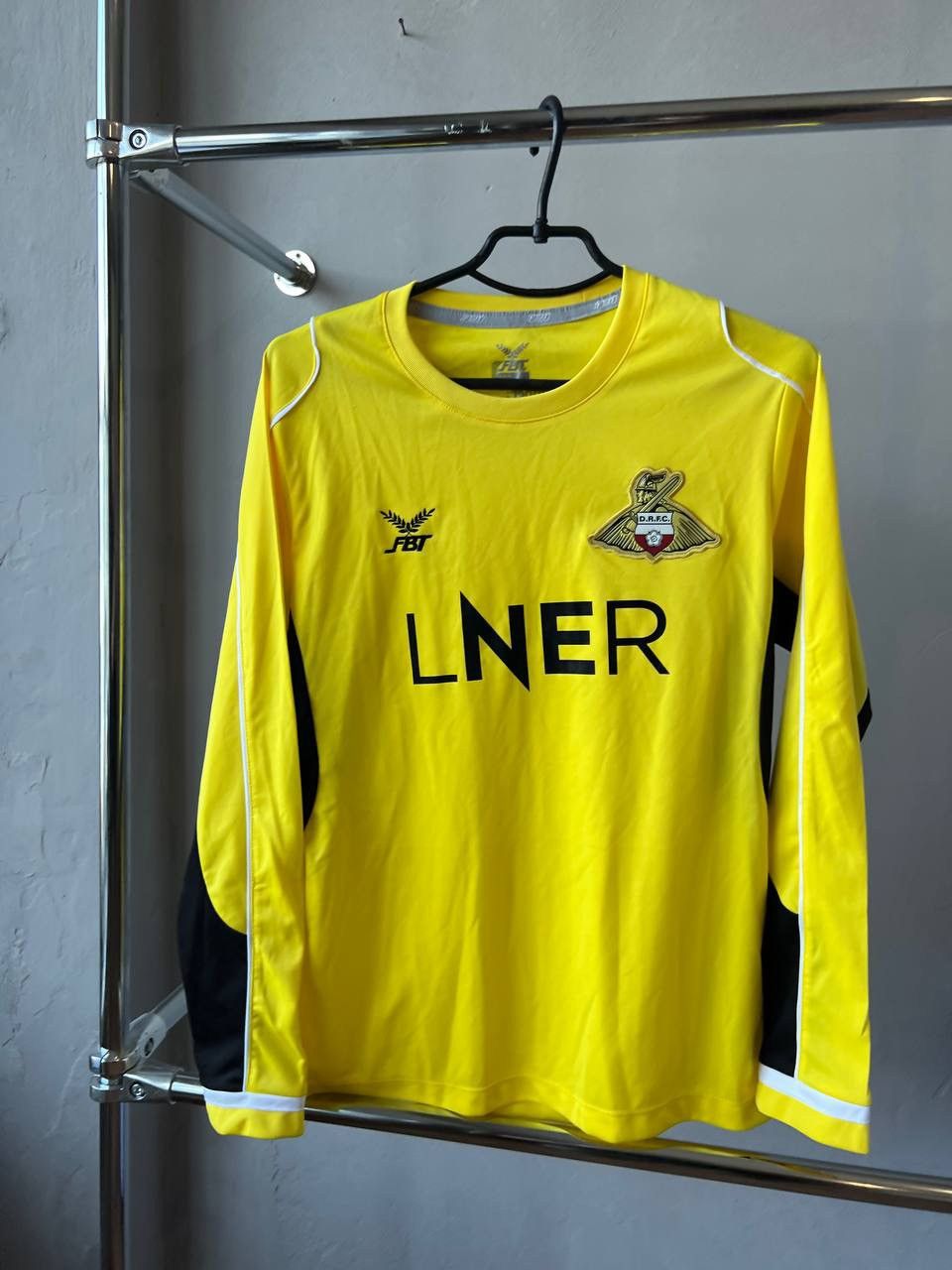 Sports Specialties 2017/18 DONCASTER ROVERS TRAINING SOCCER JERSEY SHIRT FTB S Size US S / EU 44-46 / 1 - 2 Thumbnail