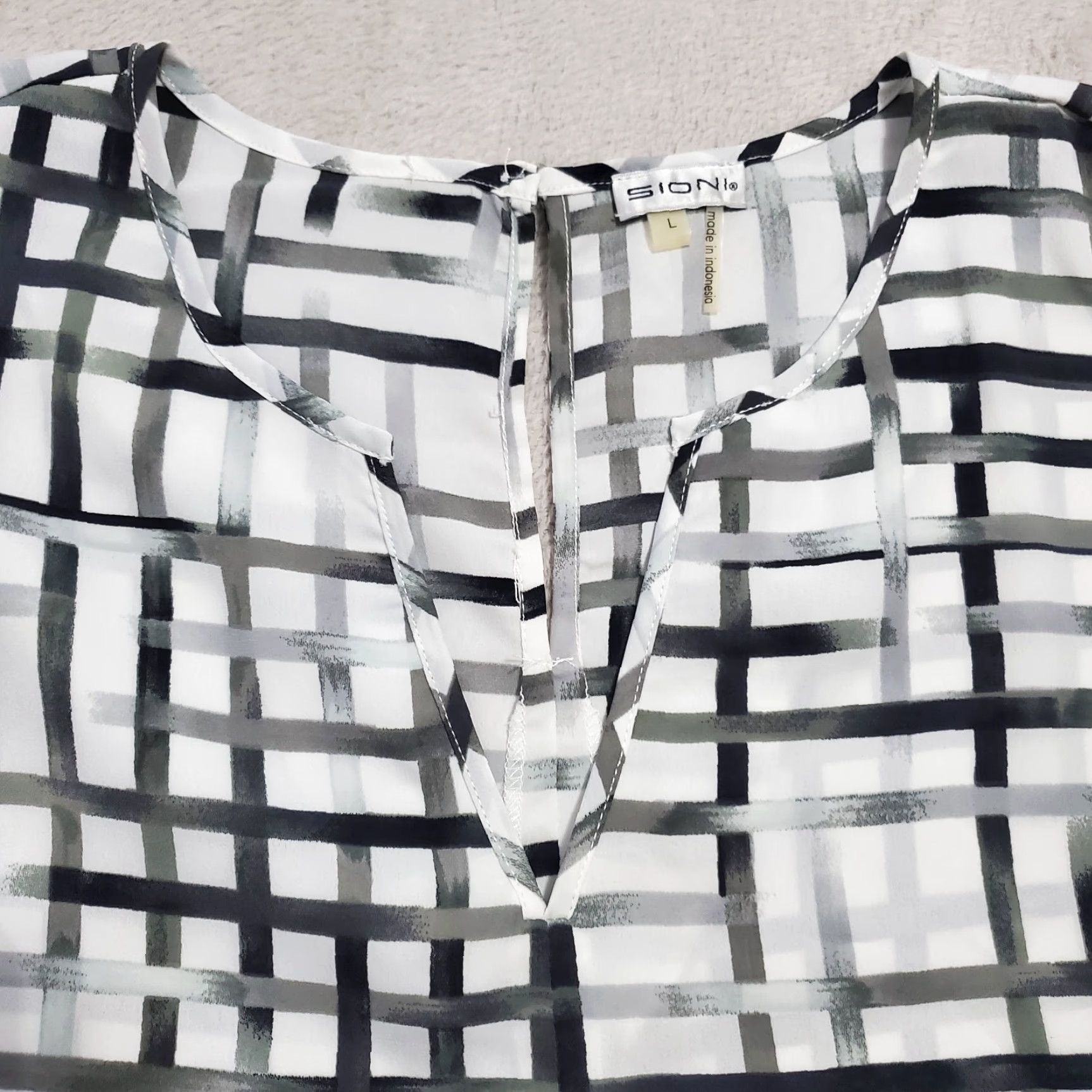 Vintage SIONI Blouse Women L Black White Geo Print Short Sleeve V-Neck Button Lightwight Casual Size L / US 10 / IT 46 - 4 Thumbnail
