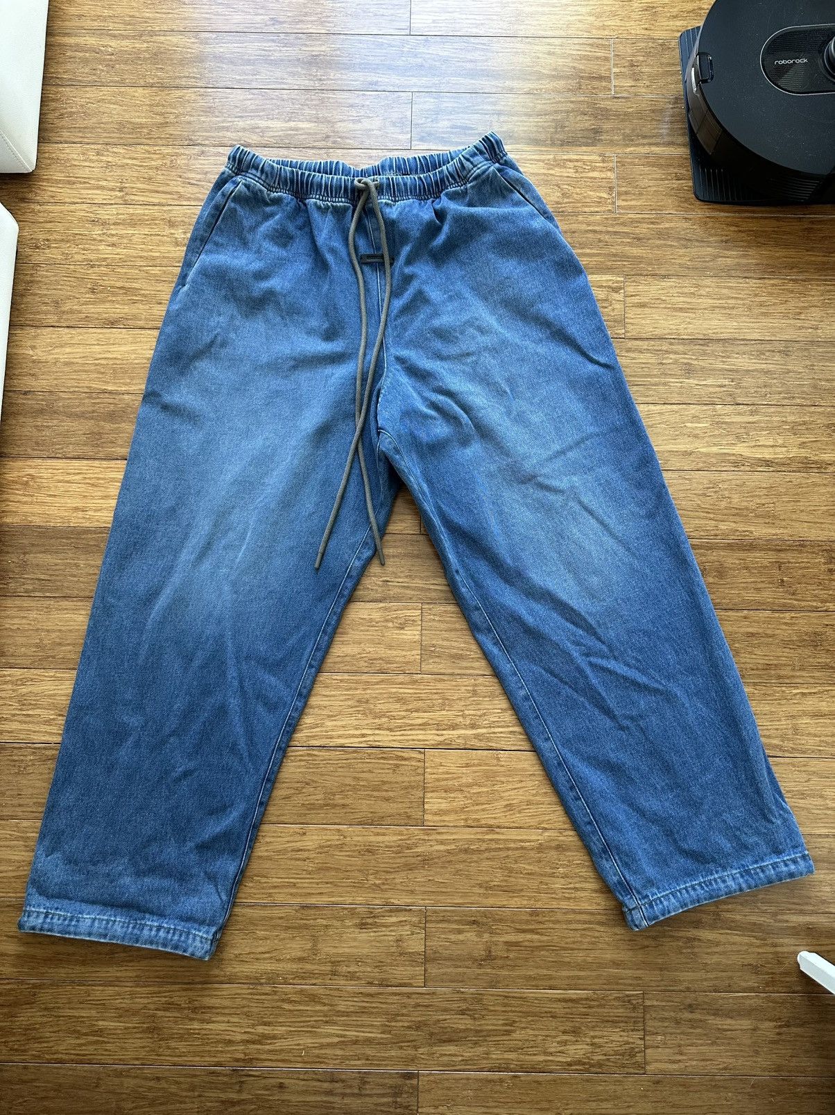 パンツ FEAR OF GOD ESSENTIALS Denim Jeans FEAR OF GOD ESSENTIALS straight-leg Jeans | Blue | FARFETCH CA
