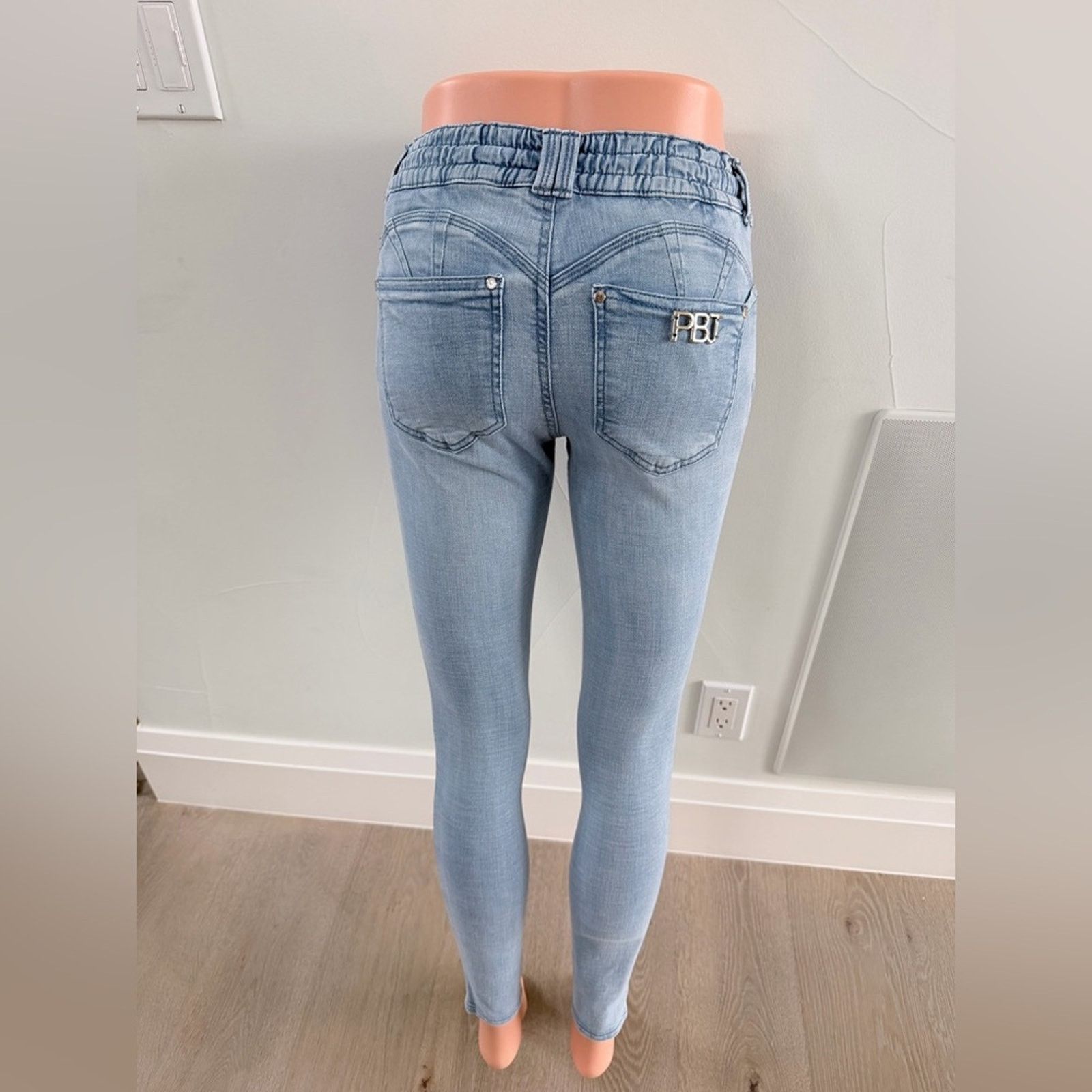 Other New Y2K Pitbull Buttlifting Light Blue Jeans.98% cotton. Size 24" / US 00 / IT 34 - 11 Thumbnail