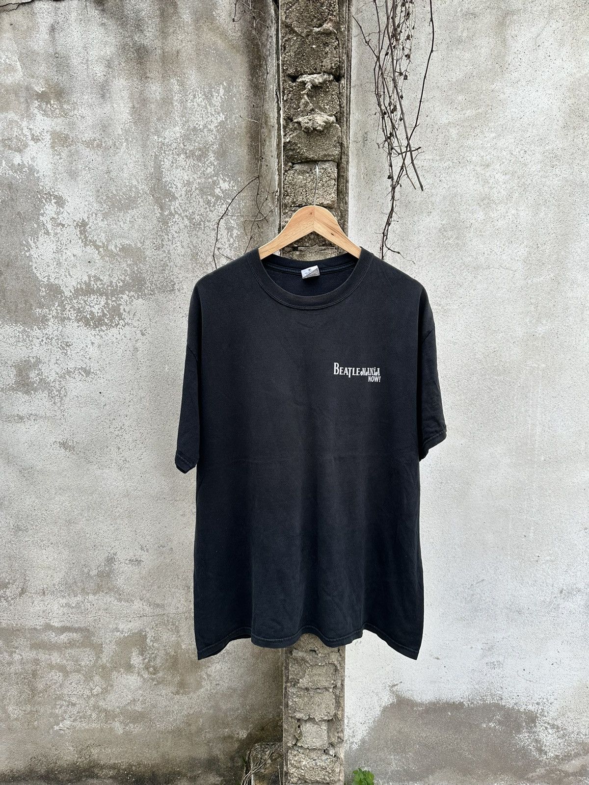 Band Tees Vintage Beatle Mania Now Tour Staff XL Faded Tshirt Size US XL / EU 56 / 4 - 1 Thumbnail