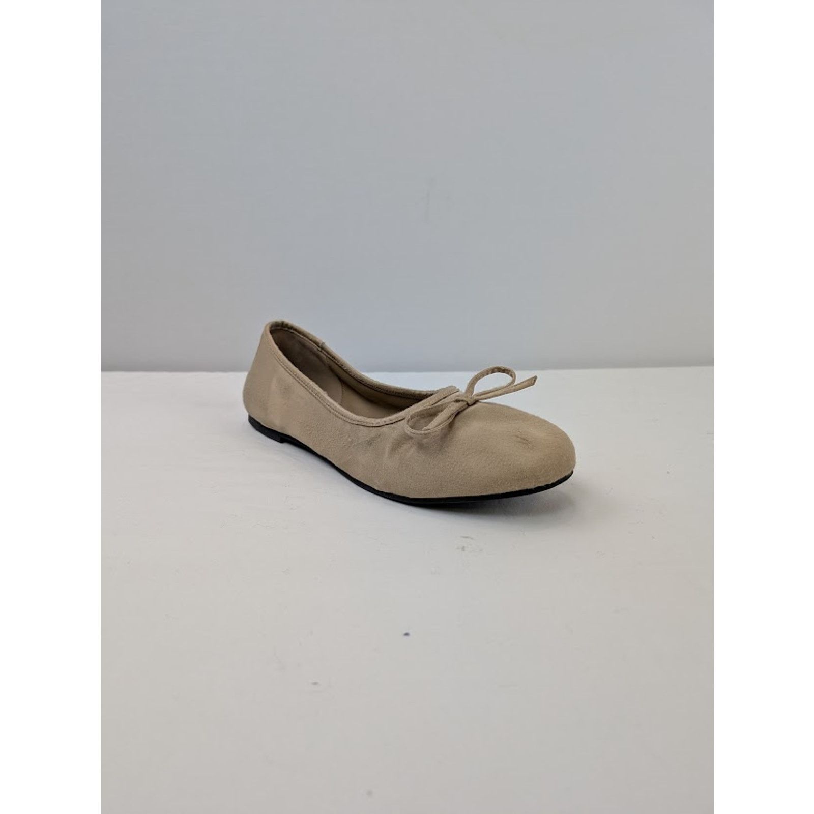 Balenciaga o1rshd1 Leopold Flat Satin Mule Shoe in Light Beige Size US 8 / EU 41 - 2 Thumbnail