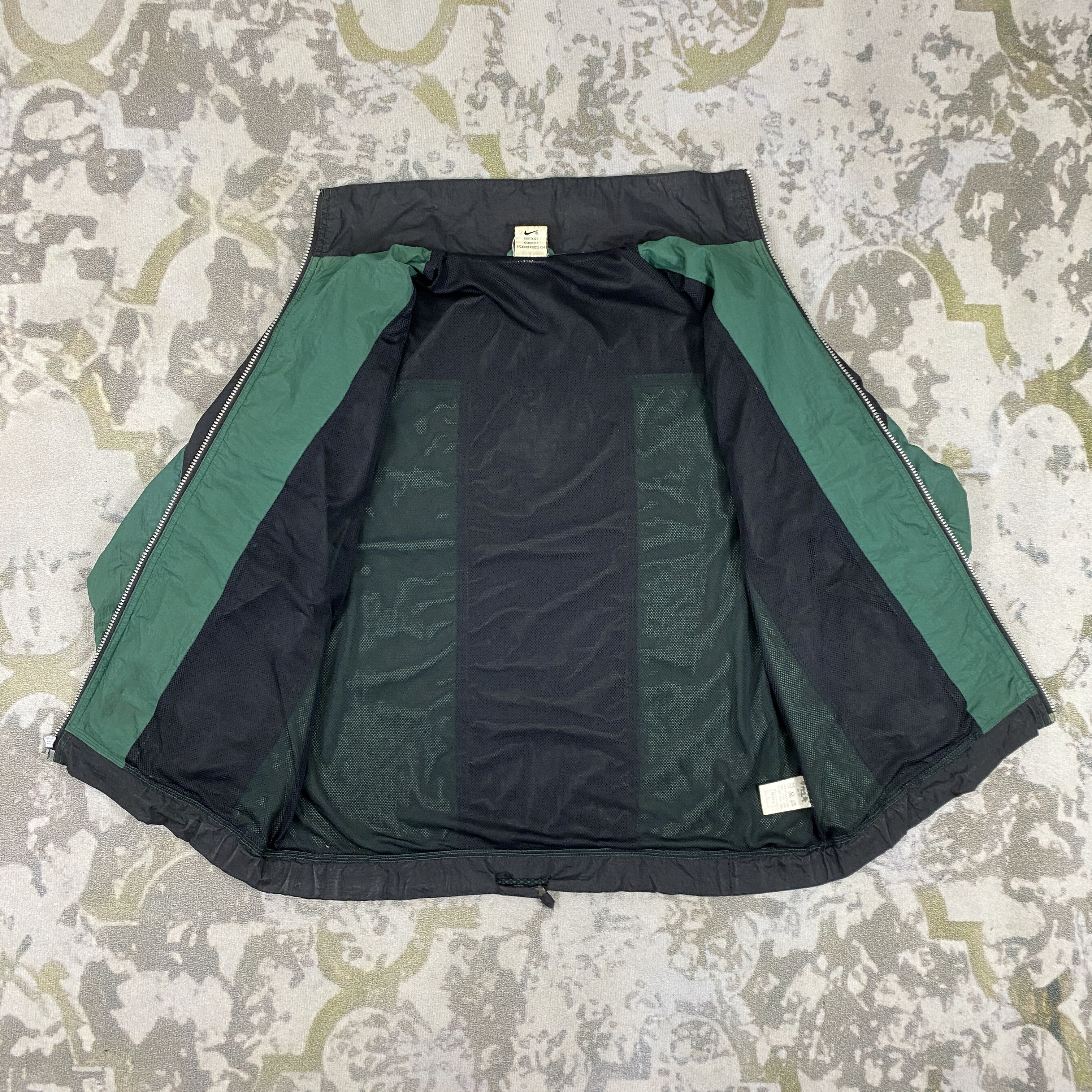 Japanese Brand Vintage Nike Distressed Windbreaker Puffer Jacket- J374 Size ONE SIZE - 3 Thumbnail