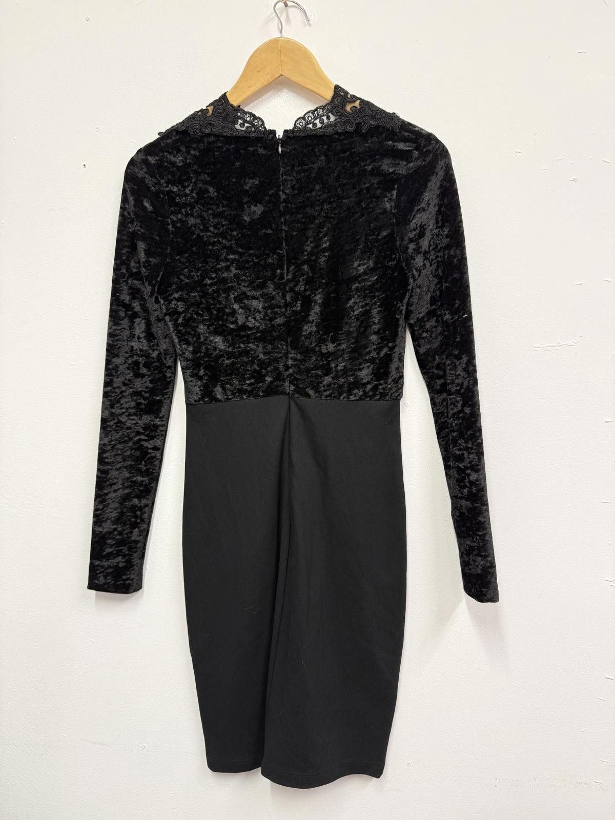 French Connection French Connection Black Velvet Lace Detail Dress Size 10 Size M / US 6-8 / IT 42-44 - 4 Thumbnail