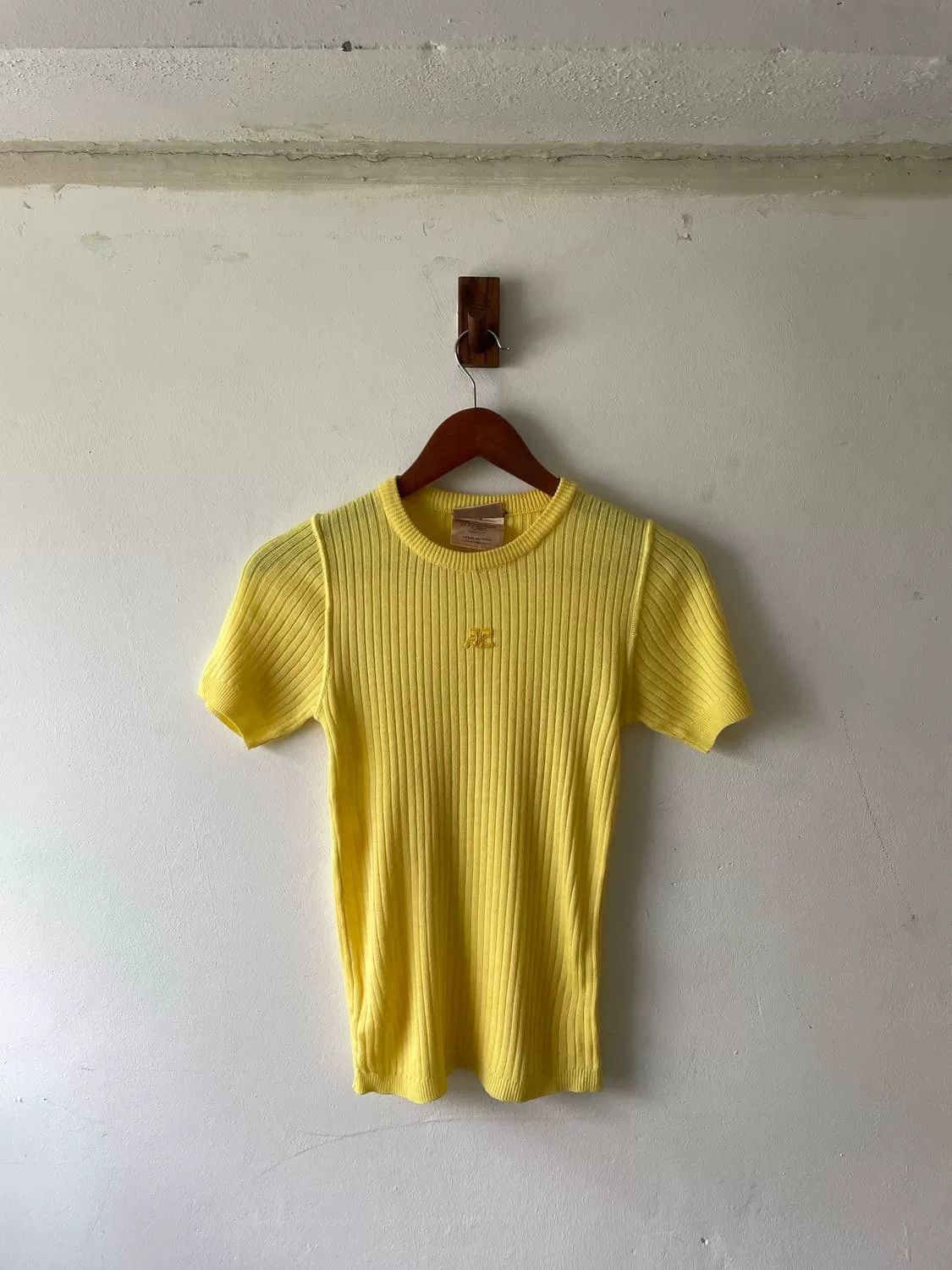Courreges Courreges Vintage Yellow Knit Sweater Size XS / US 0-2 / IT 36-38 - 1 Thumbnail