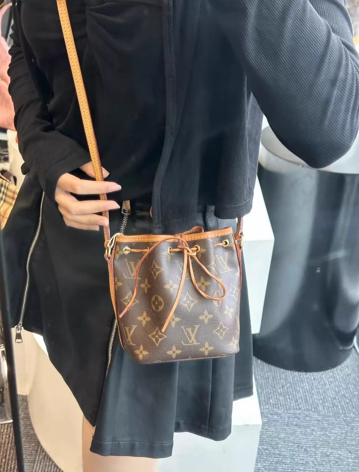 Louis Vuitton LV Nano Monogram BucketBag 12.5x9x15 Good M899 Size ONE SIZE - 2 Thumbnail