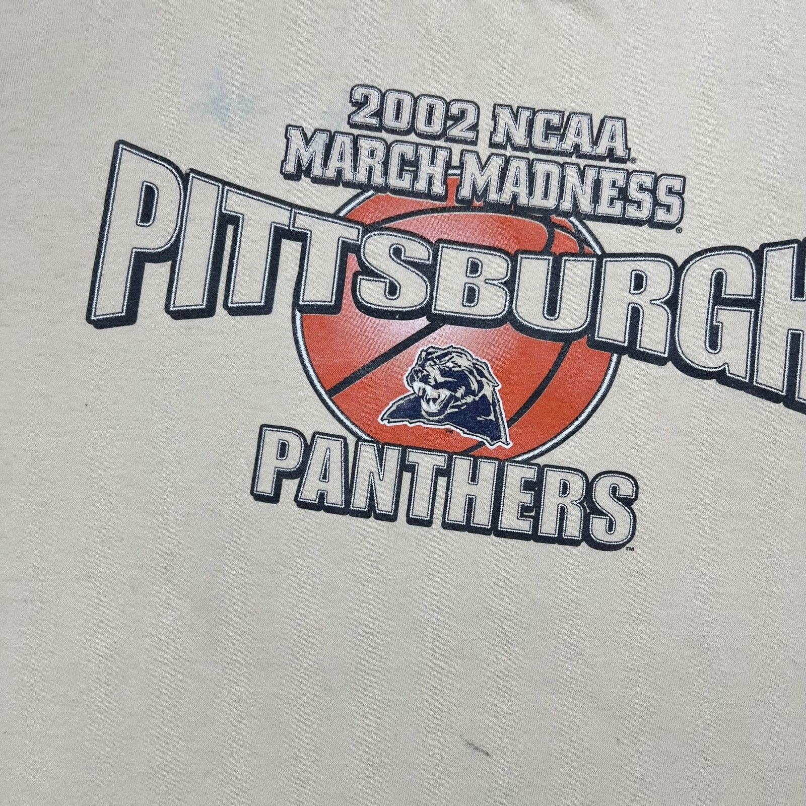Vintage 2002 Pitt Panthers Basketball March Madness faded tee Size US XL / EU 56 / 4 - 5 Thumbnail