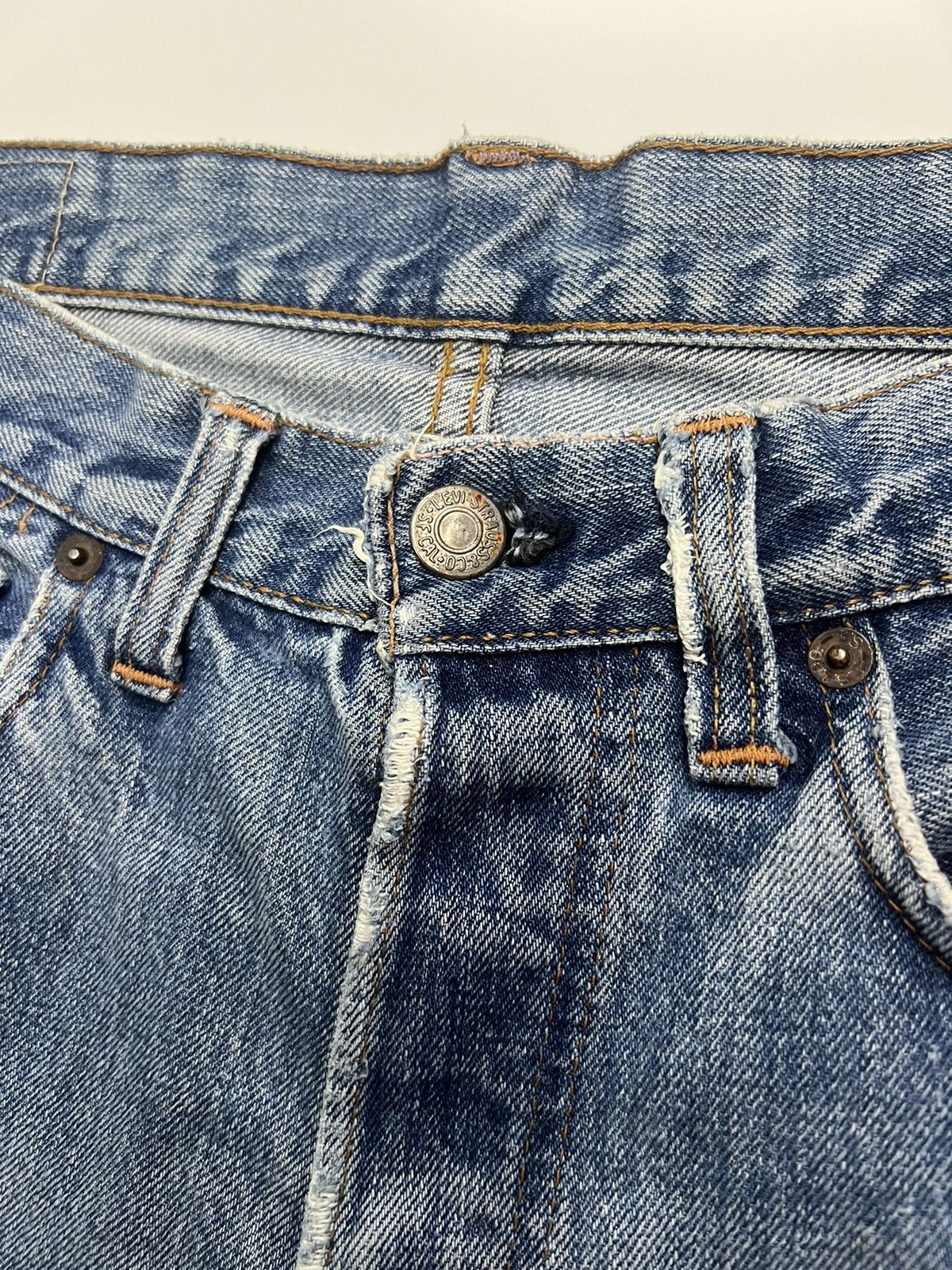 Levi's VINTAGE LEVIS BIG E SELVEDGE BUTTON NO6 SIZE 32 Size US 32 / EU 48 - 14 Thumbnail