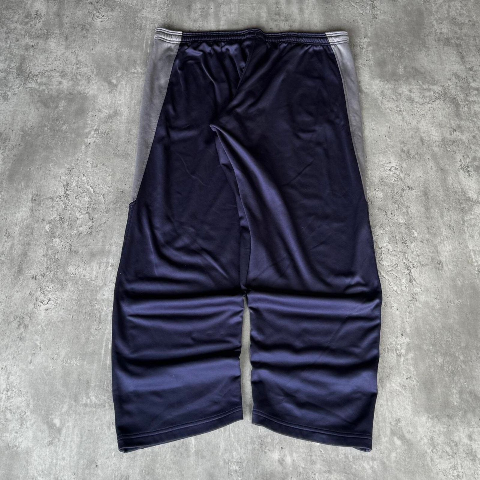 Under Armour × Vintage Under Armour Navy Blue & Grey Baggy Tech Sweatpants Size US 44 / EU 60 - 2 Thumbnail