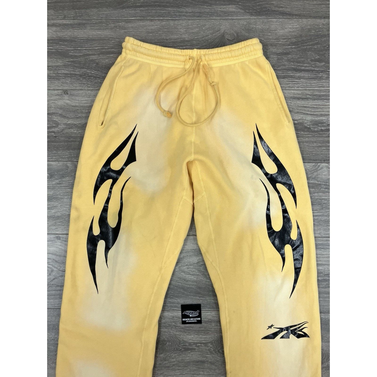 HELLSTAR Hellstar Sweatpants Mens Yellow Fleece Lined Sportswear Size US 35 - 3 Thumbnail