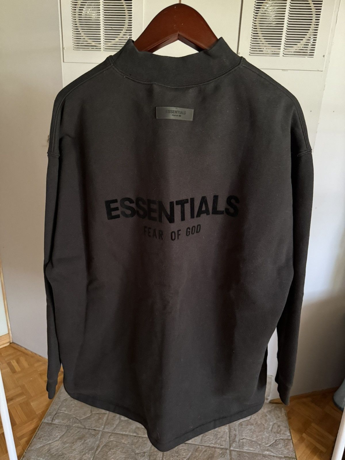 Essentials × Fear of God Essentials black crewneck size small Size US S / EU 44-46 / 1 - 3 Thumbnail