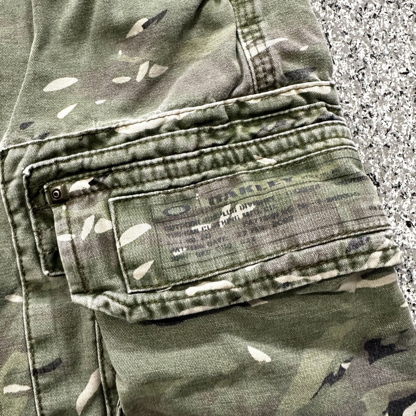 Oakley VINTAGE Oakley Cargo Shorts Mens 36 Green Camouflage Cotton Pockets 90s Y2K Cargo Size US 36 / EU 52 - 3 Thumbnail